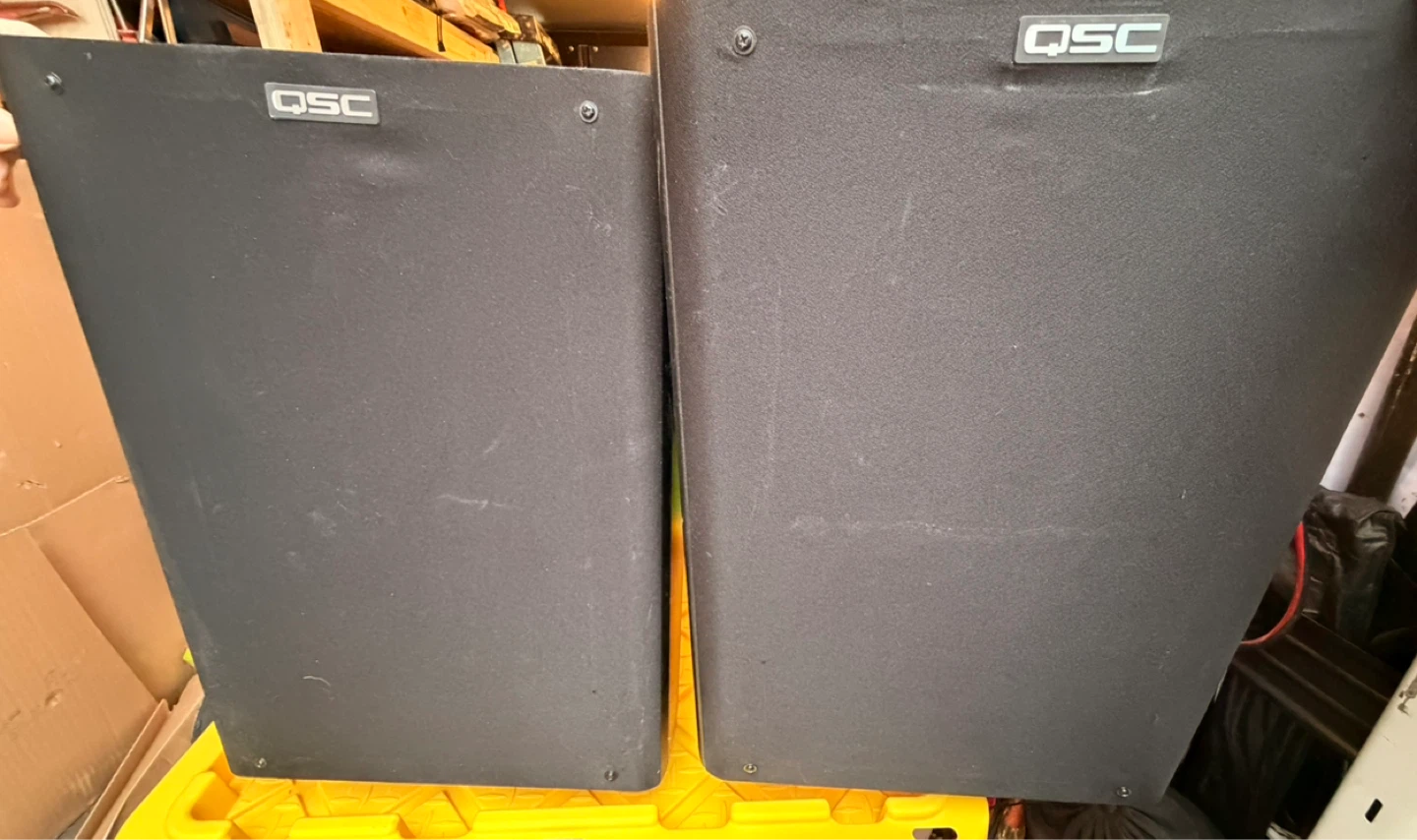 QSC SR-8200 8-Inch 2-Way Surround Loudspeaker