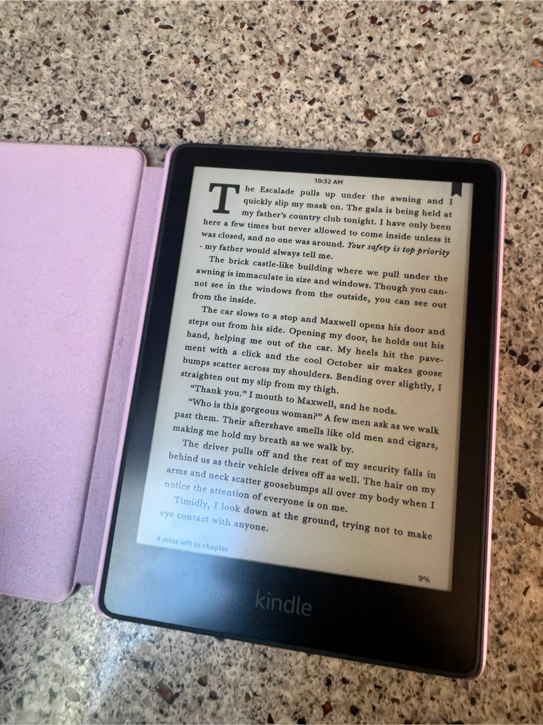 Kindle Paperwhite (11th Generation) with Case