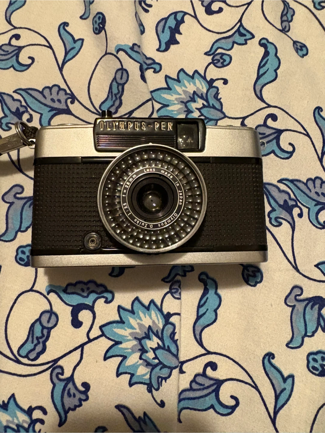Vintage Olympus Pen EE-3 Film Camera