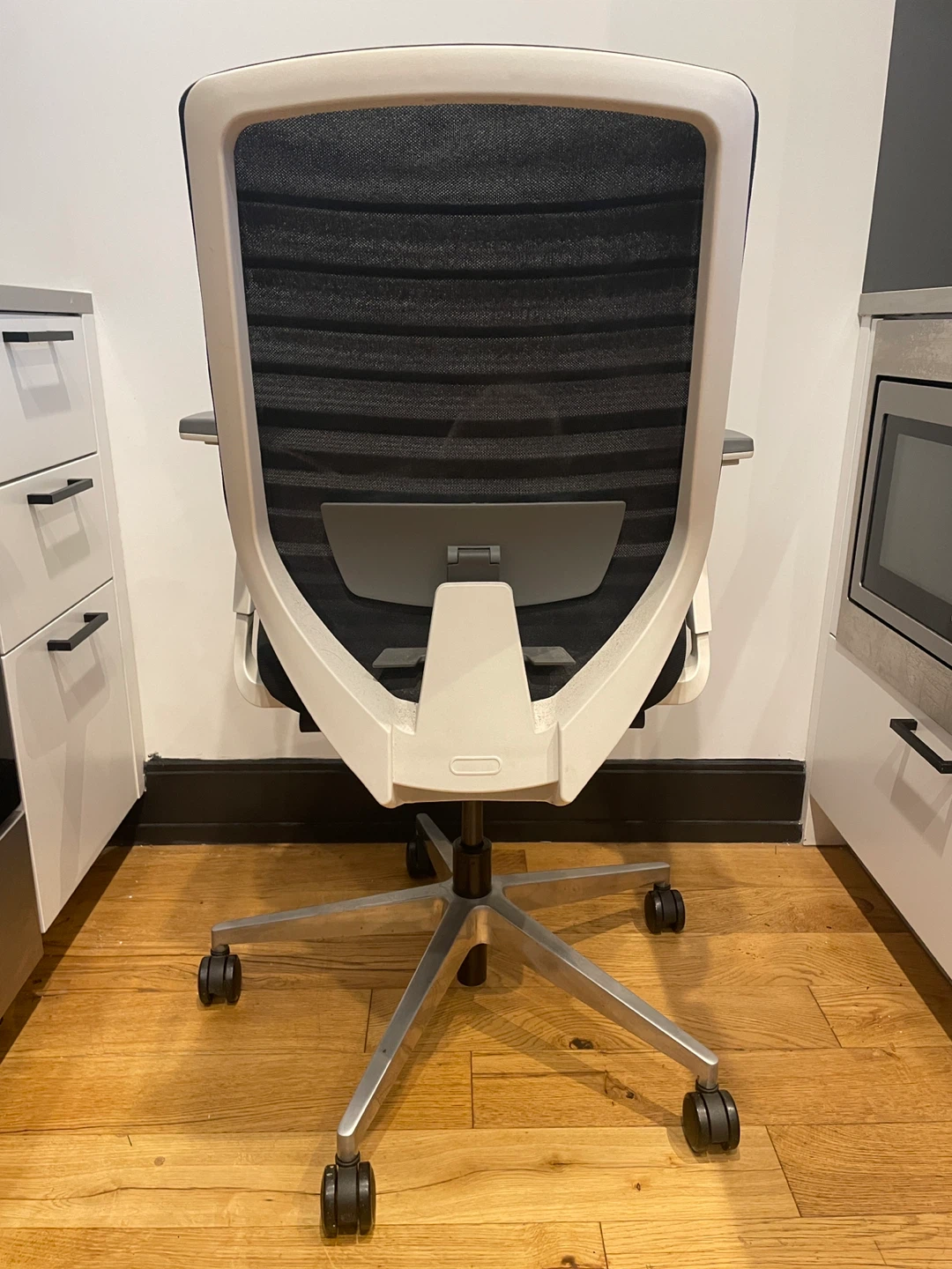 Ergonomic Office Chair - Black - photo 3