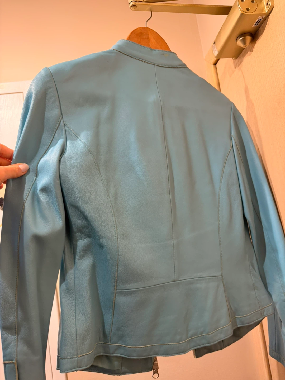 Danier Leather Jacket - Size P (4-6)🏆 - photo 2