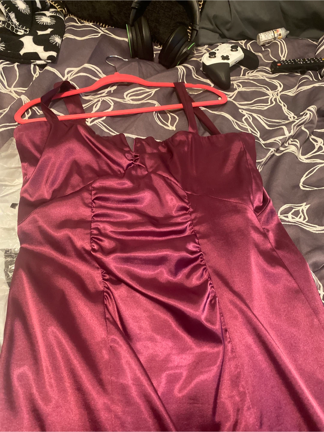 Burgundy Le Chateau Satin Dress Size M - photo 3