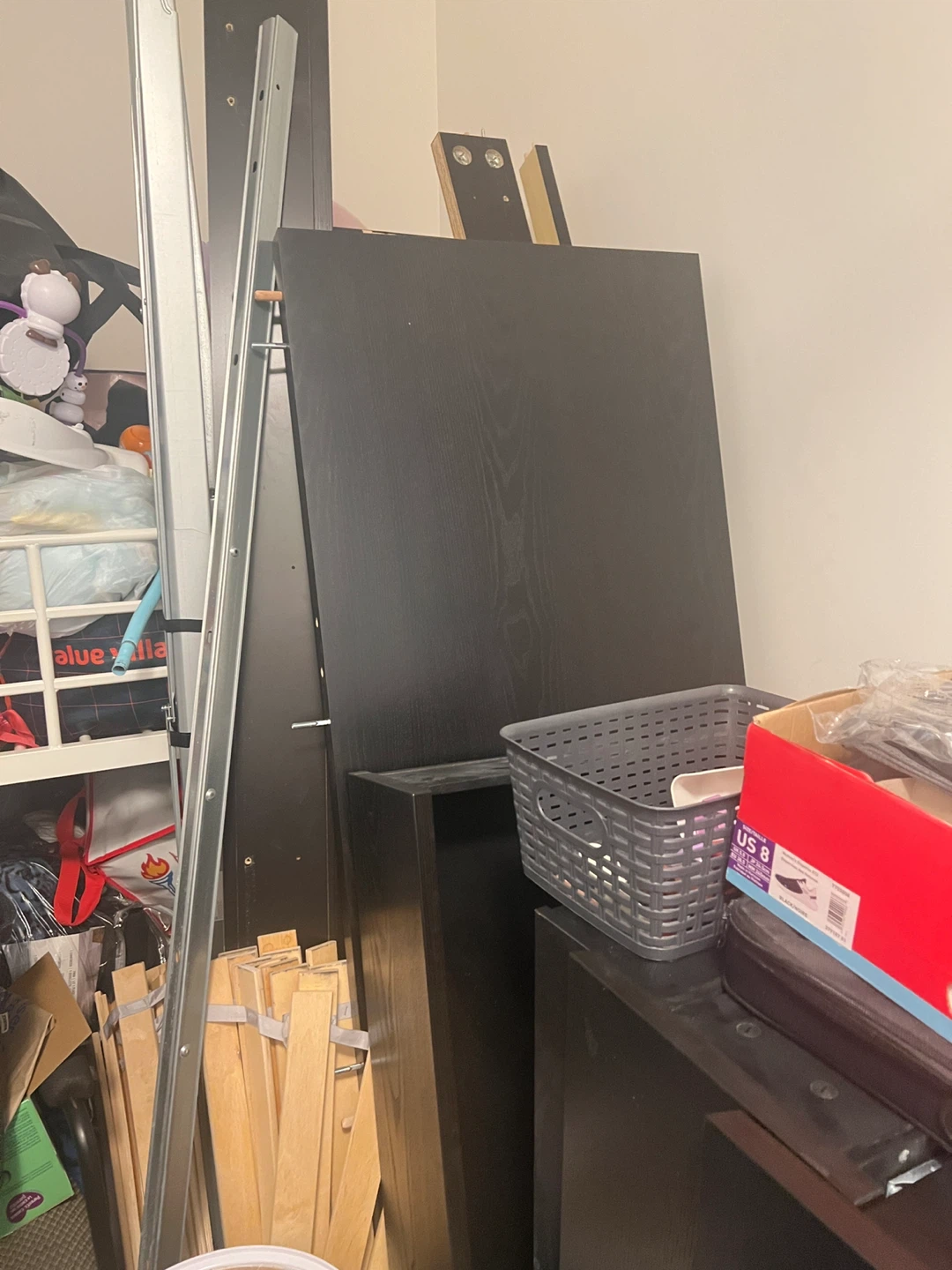 Free Broken bed only parts - photo 3