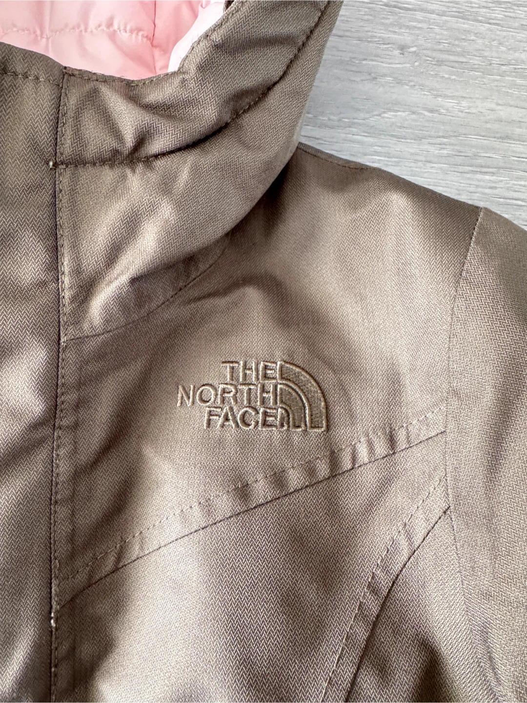 North face Girls winter jacket size S(7-8y) - photo 2