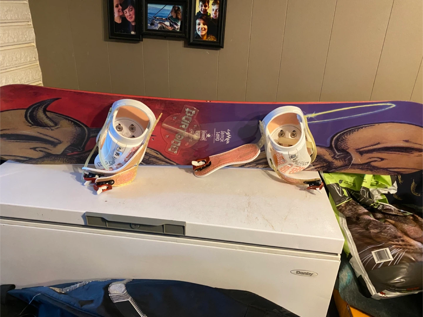 Snowboard, Bindings & RED Helmet