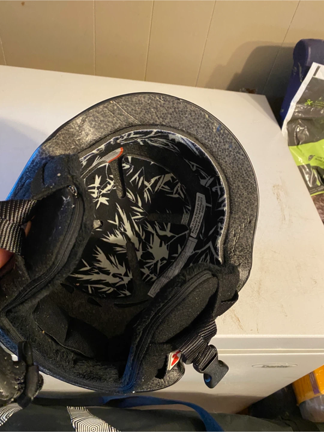 Snowboard, Bindings & RED Helmet - photo 5