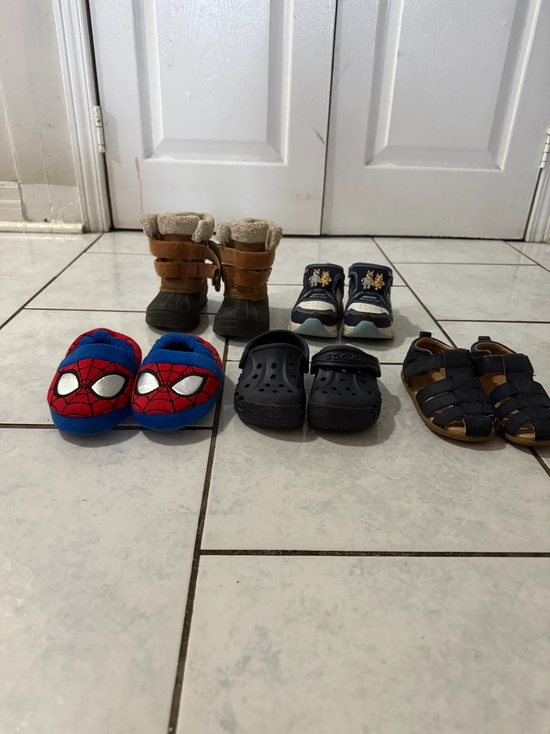 Assorted Baby/Toddler Shoes size 5/6 - photo 2