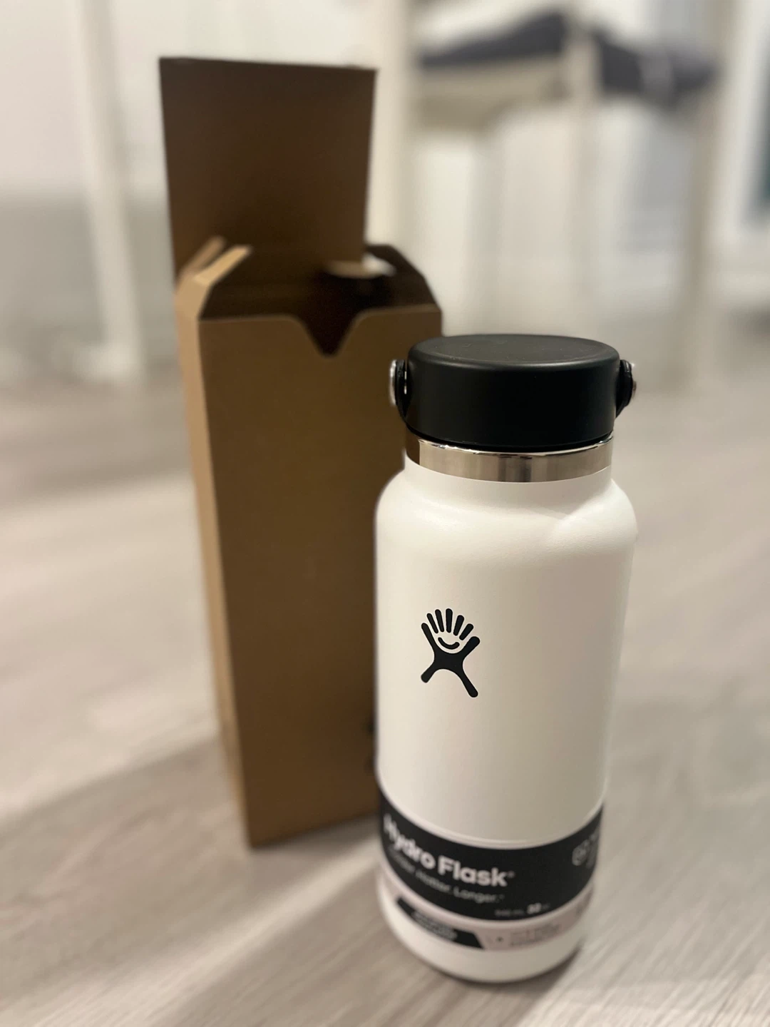 Brand New Hydro Flask 32 oz Wide Mouth White, Flex Cap)