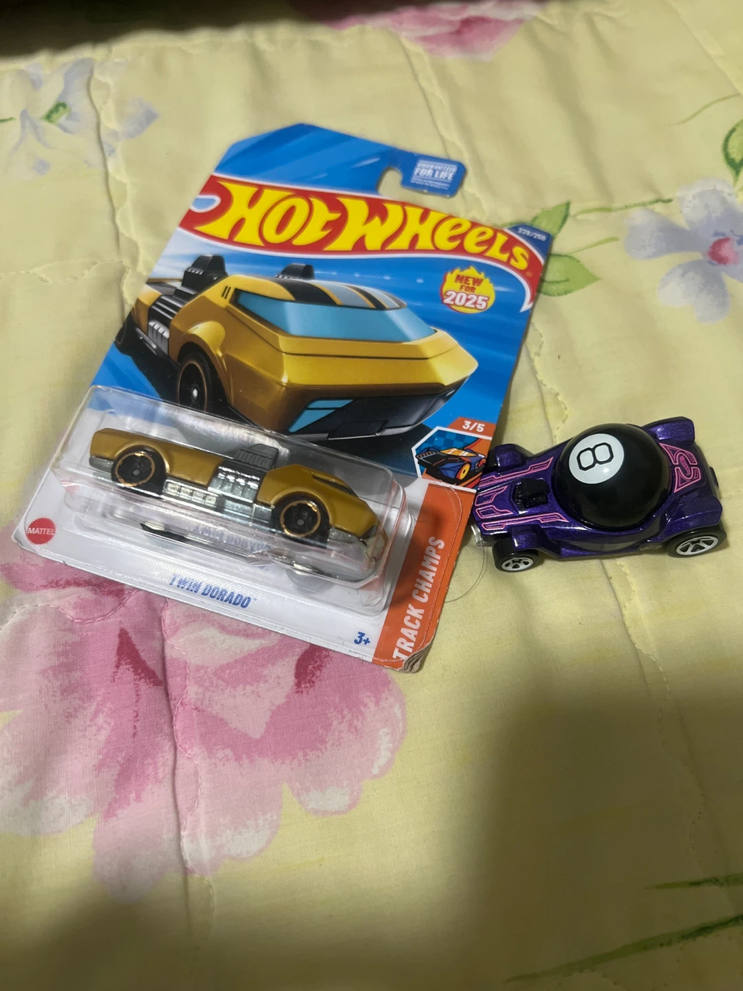 Hot Wheels Twin Dorado - New!