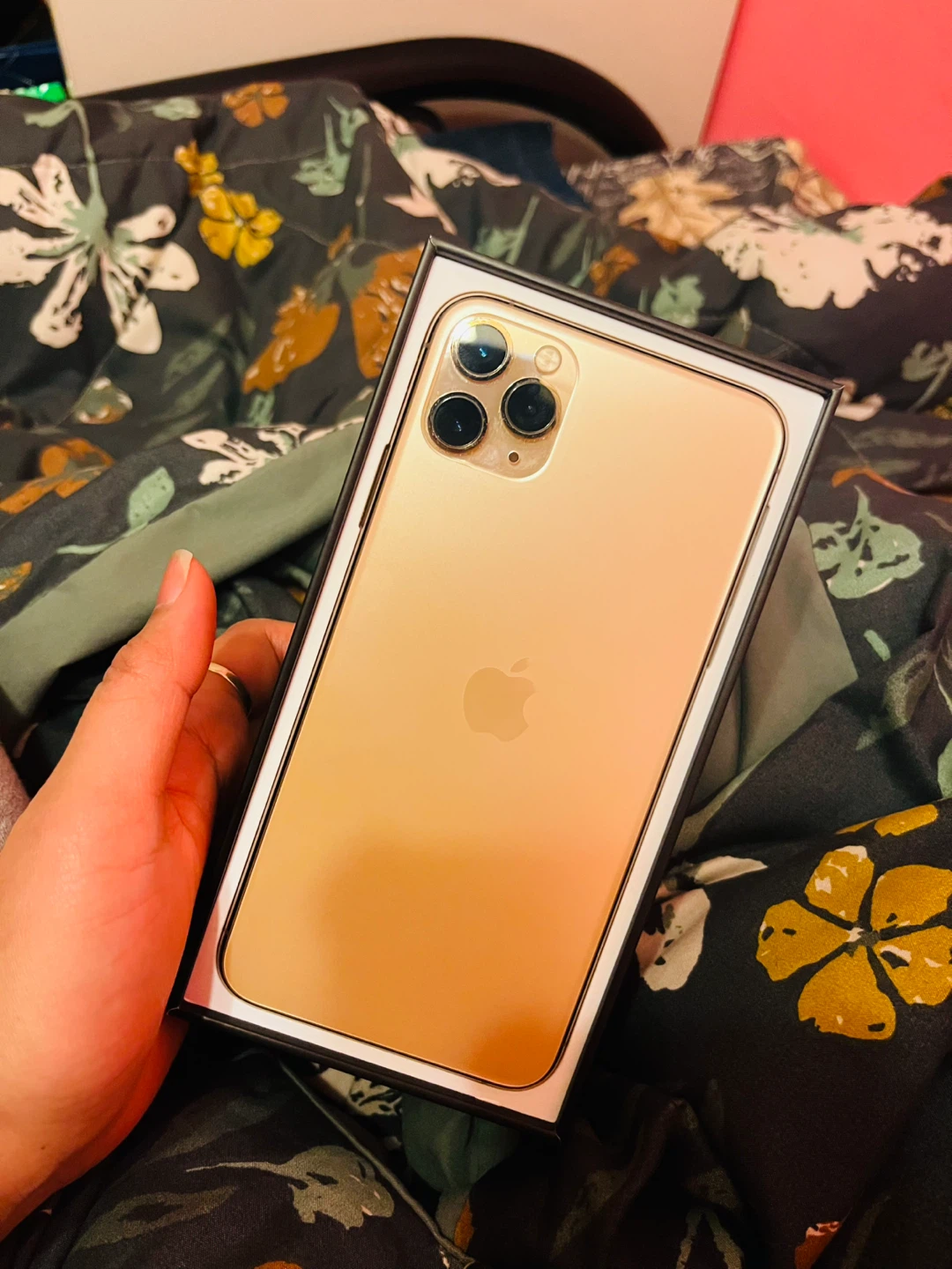 Apple iPhone 11 Pro Max Gold - photo 3