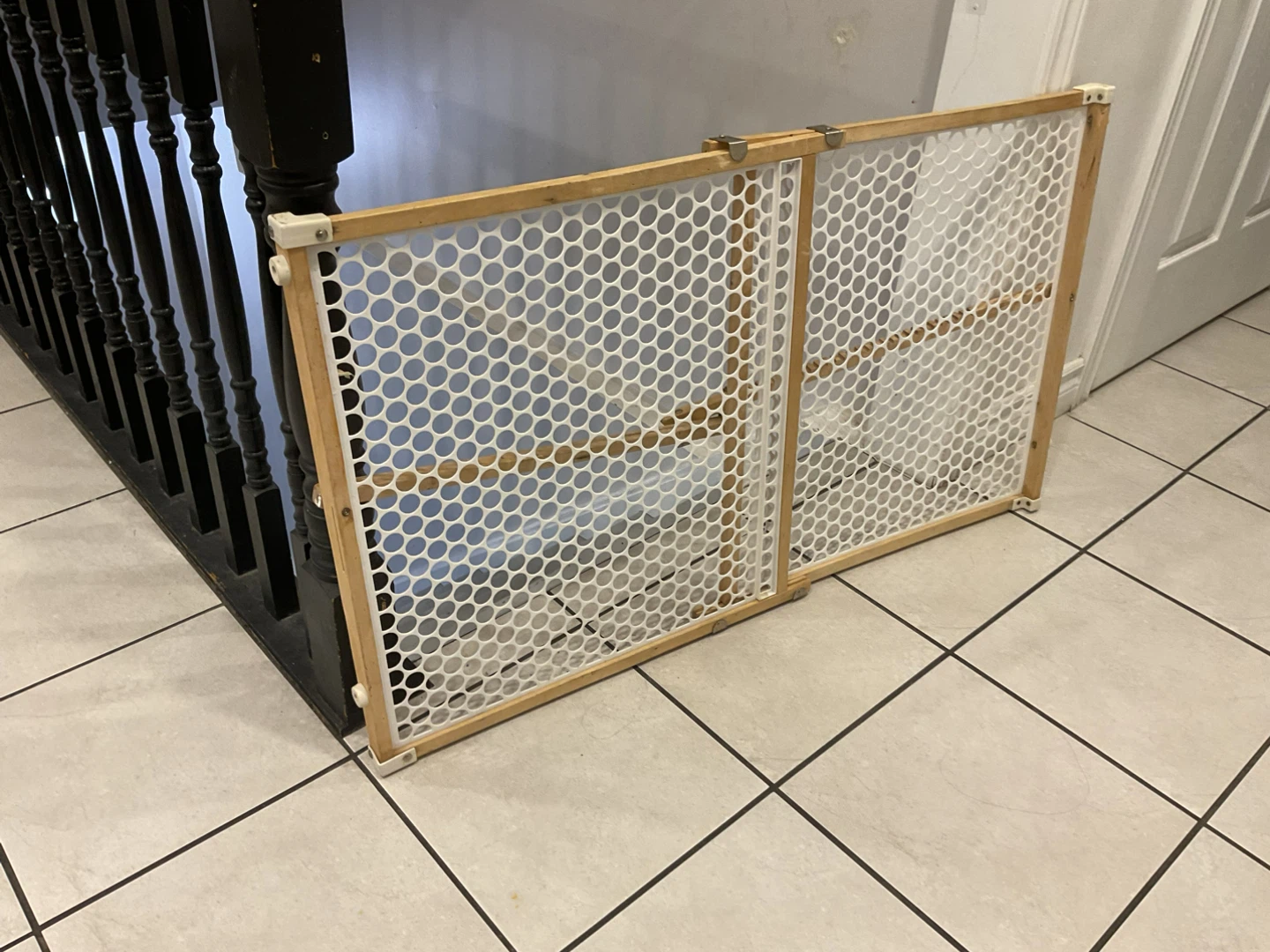 Adjustable Wooden Baby/Pet Gate 🥕