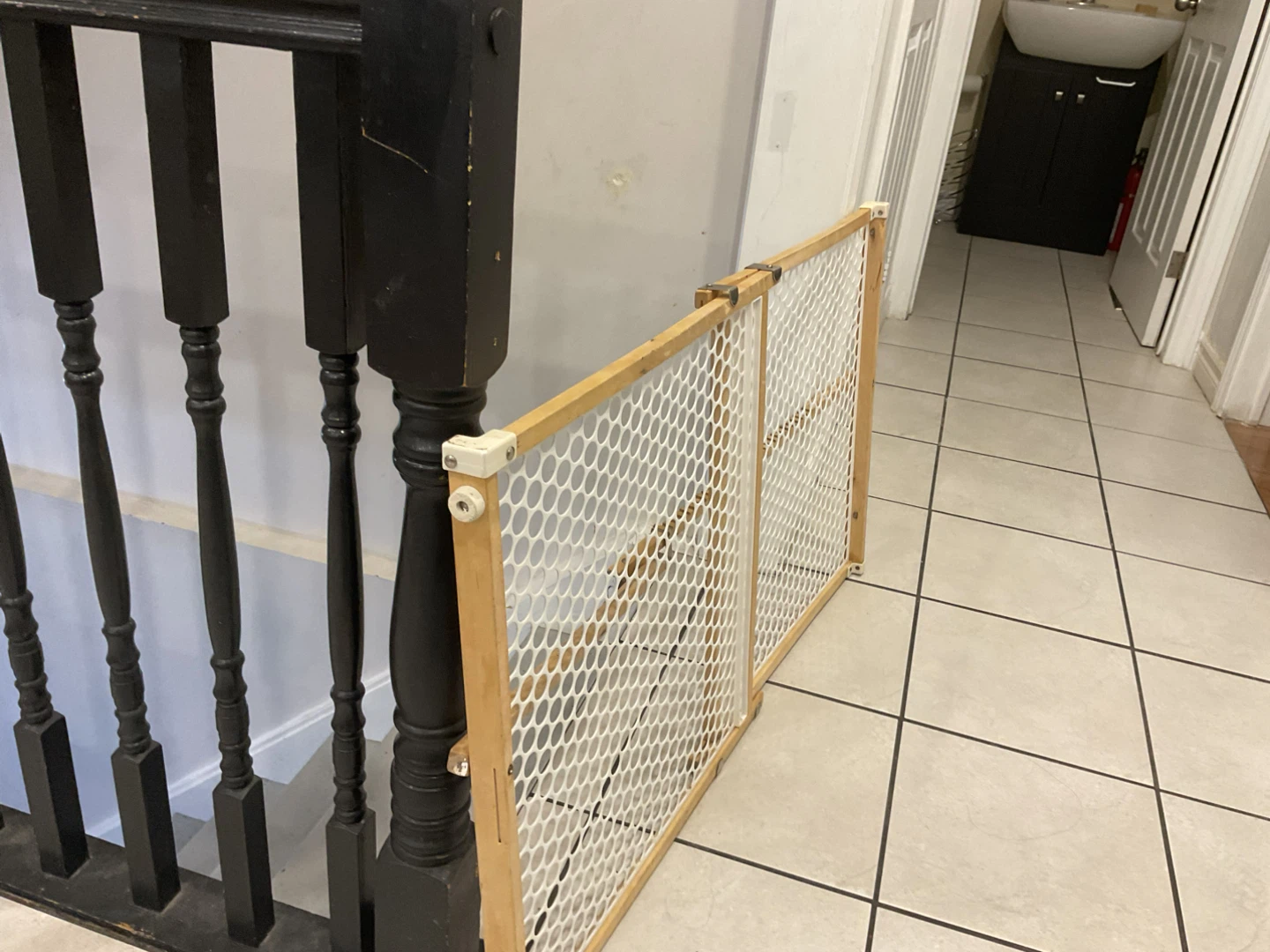 Adjustable Wooden Baby/Pet Gate 🥕 - photo 2