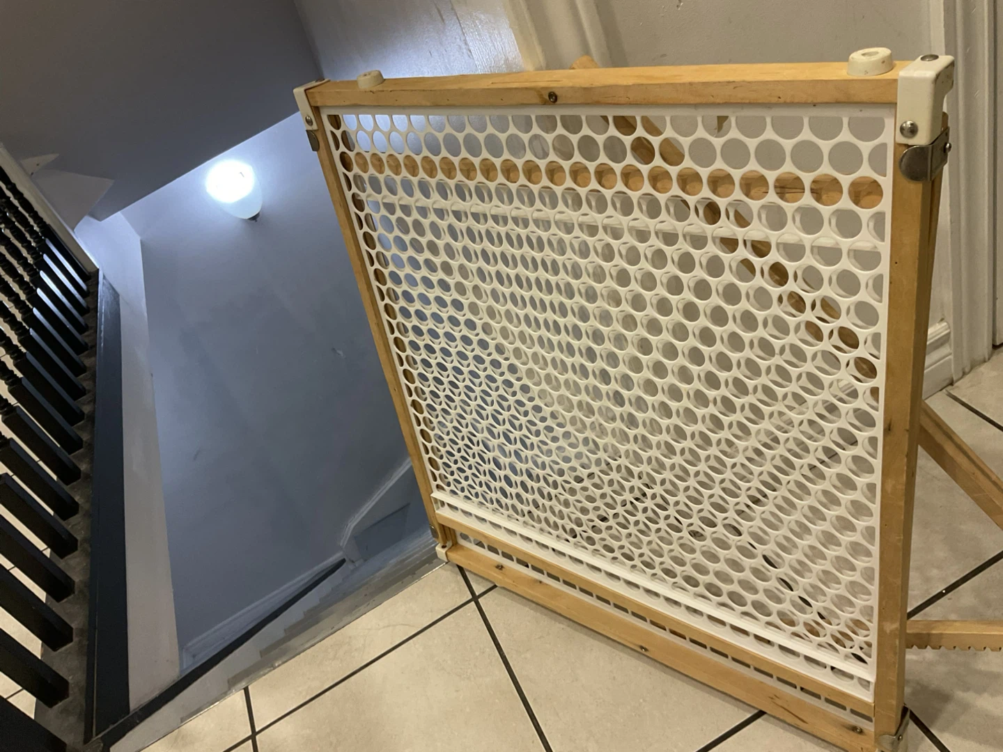 Adjustable Wooden Baby/Pet Gate 🥕 - photo 5