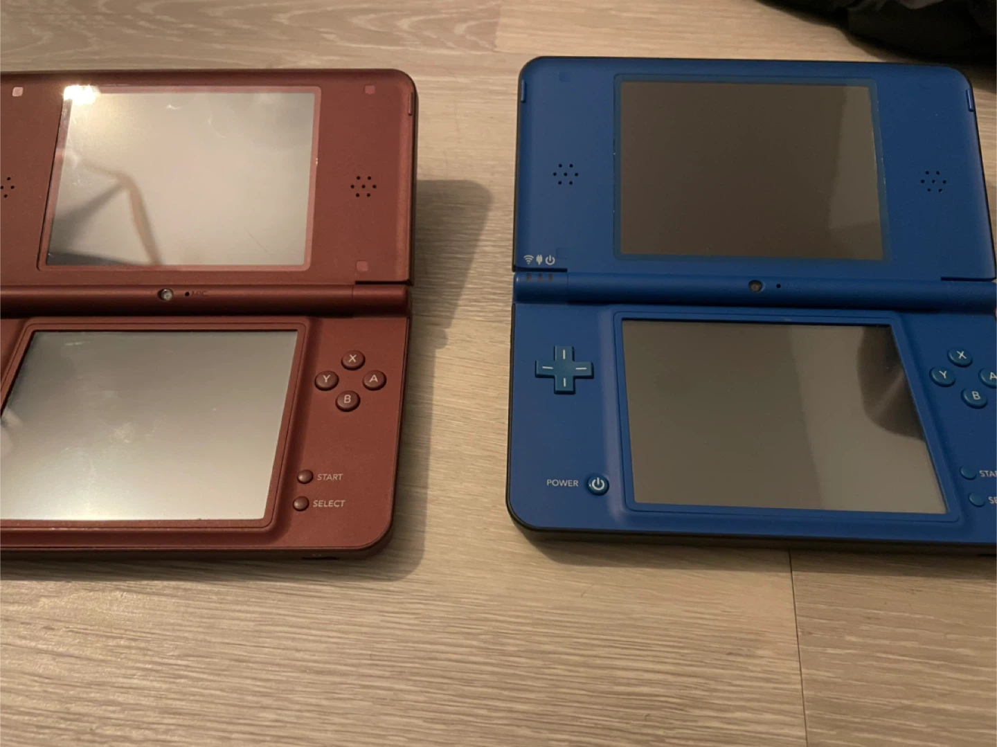 Nintendo DS XL Lot (Red & Blue) + Games - photo 2