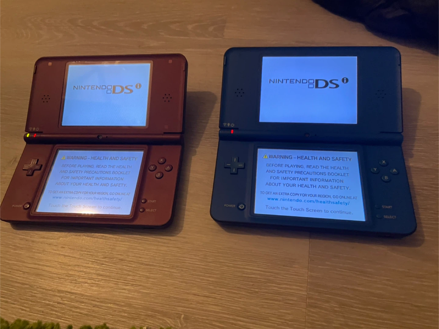 Nintendo DS XL Lot (Red & Blue) + Games - photo 5