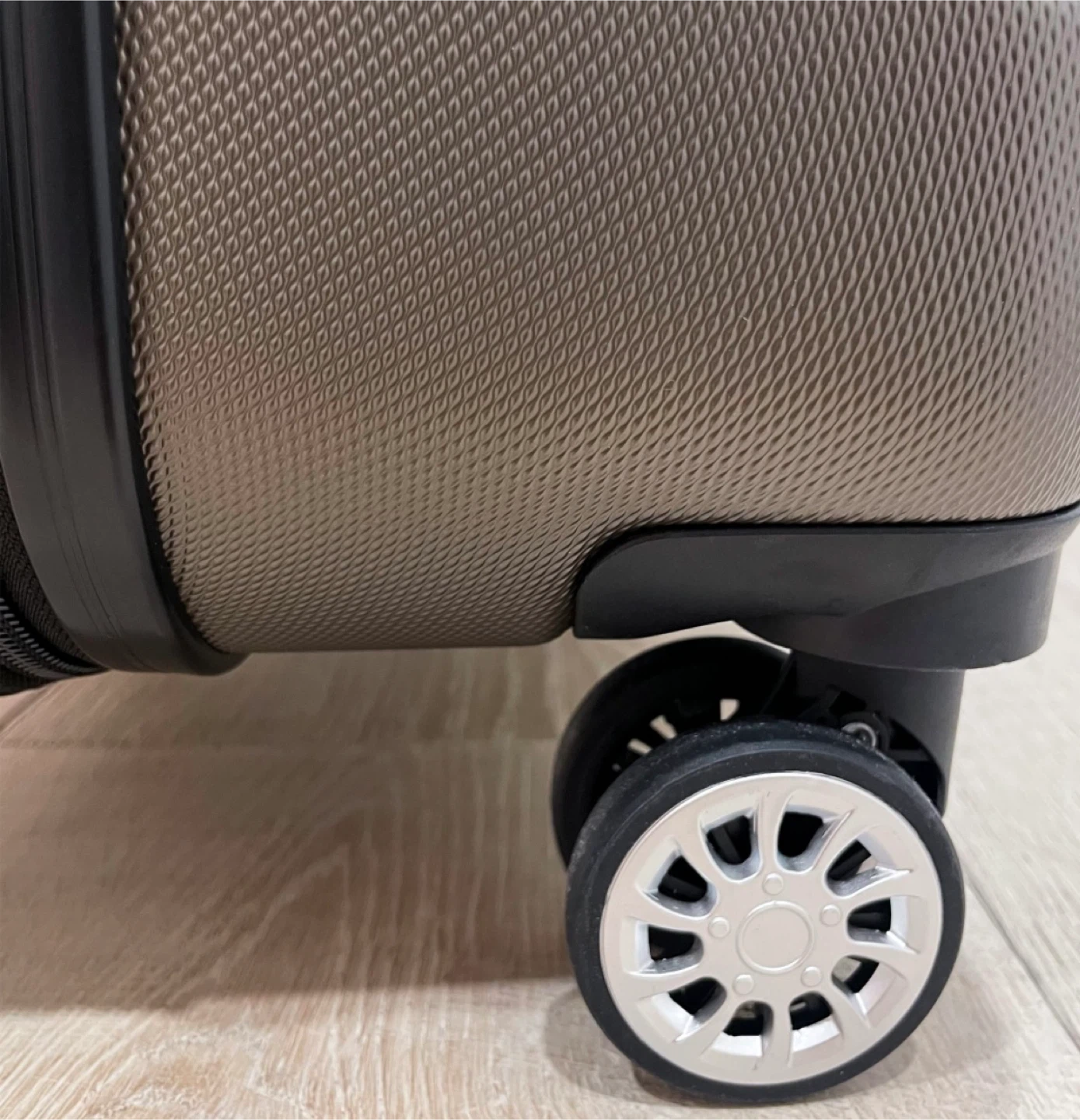 Brand New Espresso Suitcase Luggage Set - 3 Piece (20”/24”/28”) - photo 4