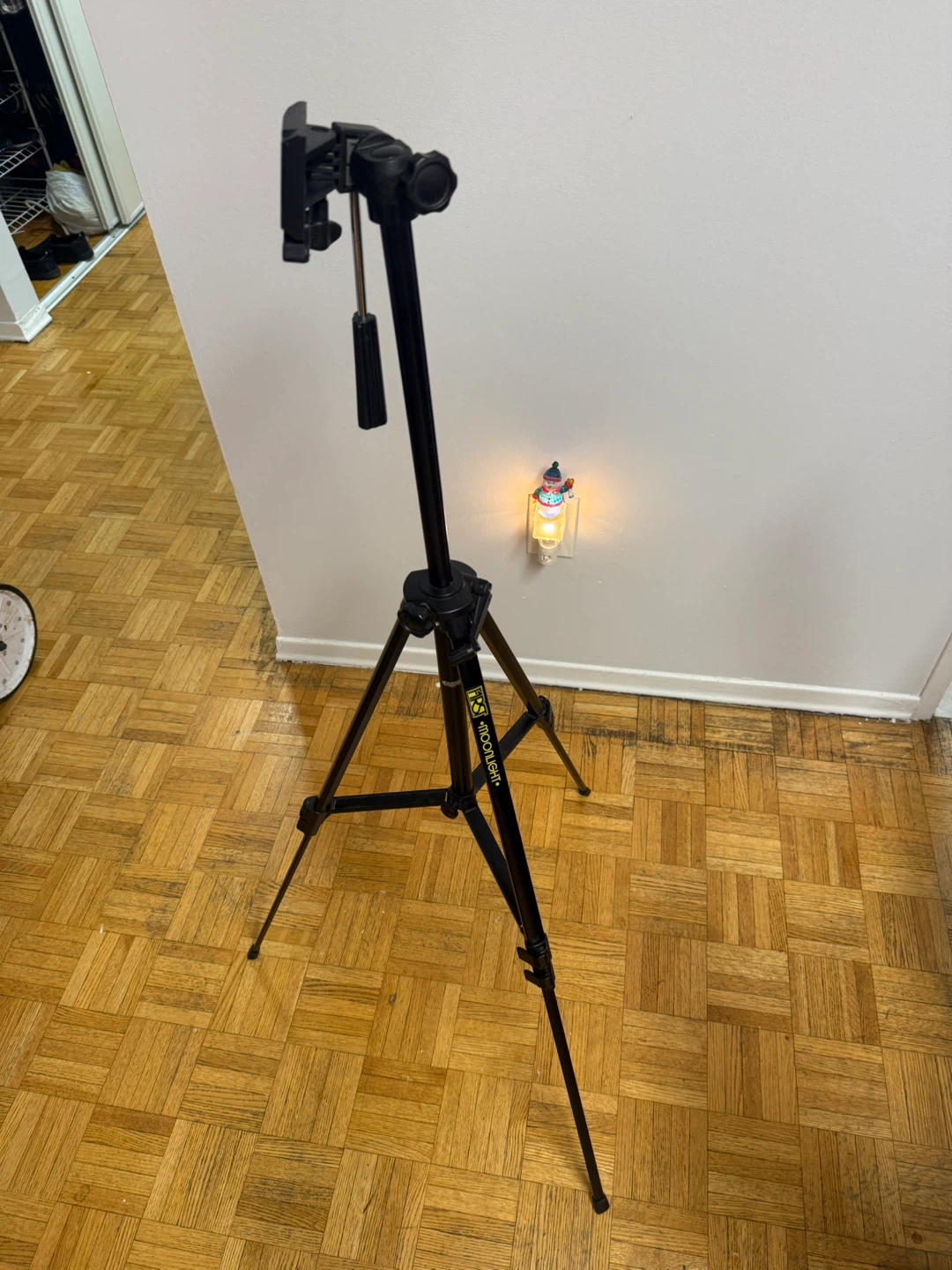 First Moonlight 2155 Tripod - photo 4