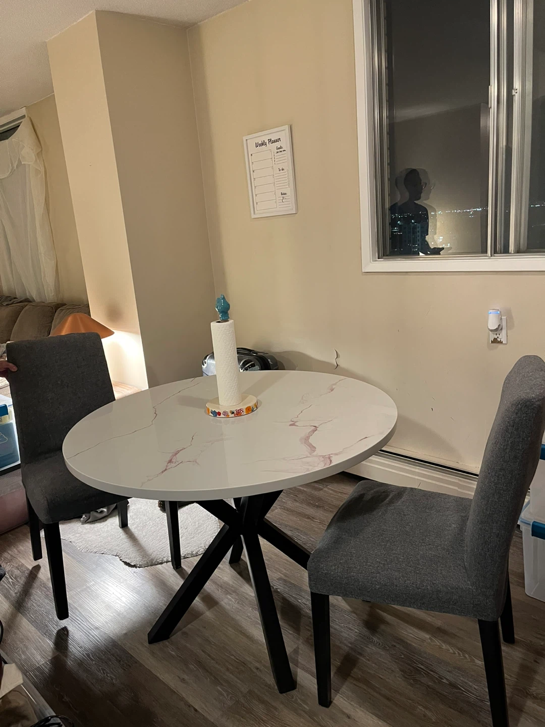 Round Dining Table with Black Legs - photo 3