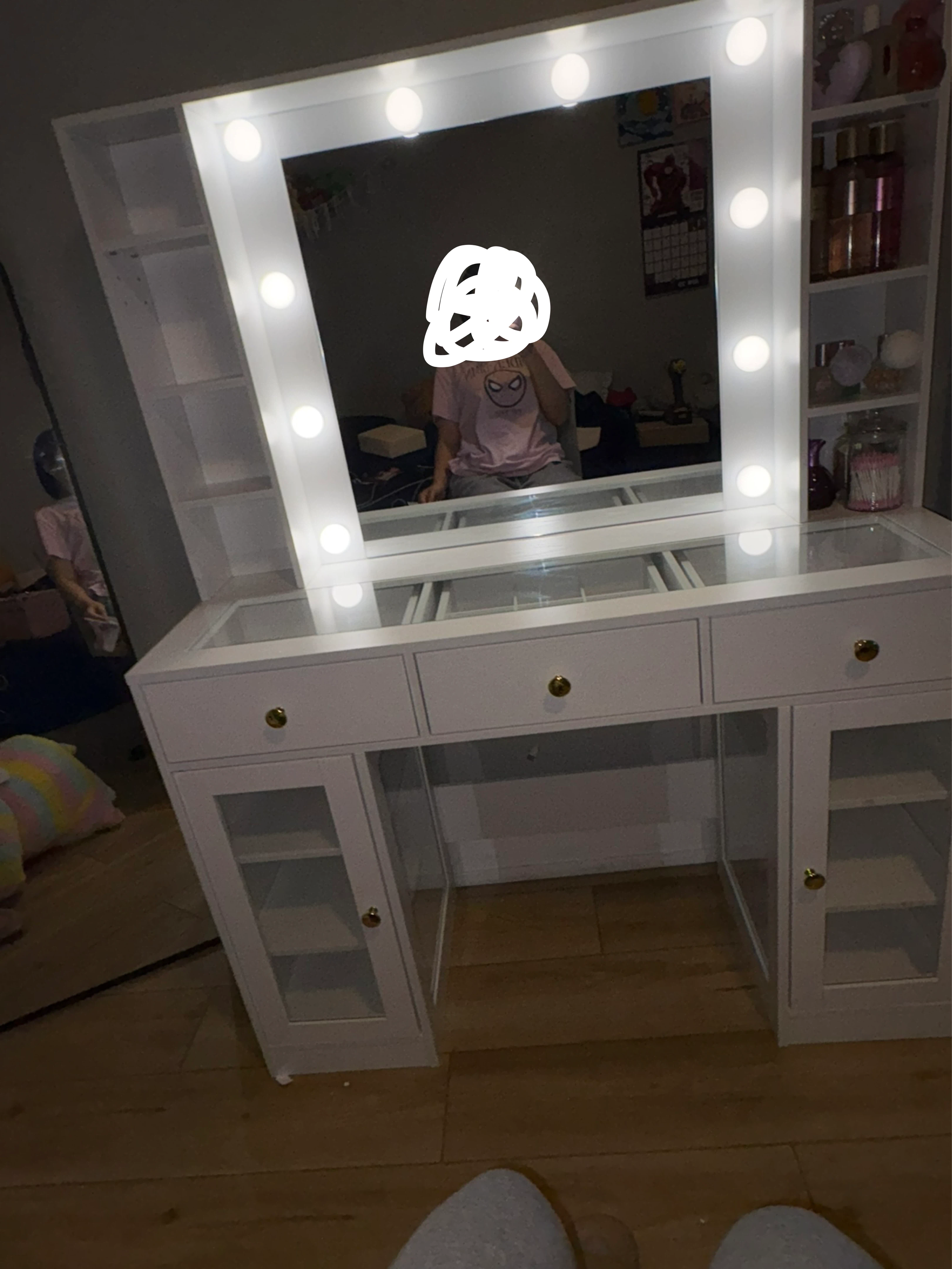 Vanity Table with Lighted Mirror - photo 2