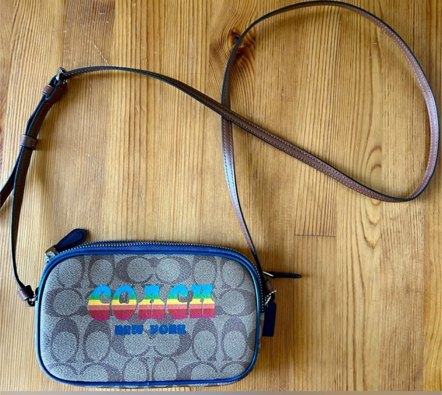 💯 Authentic *RARE* Coach Crossbody