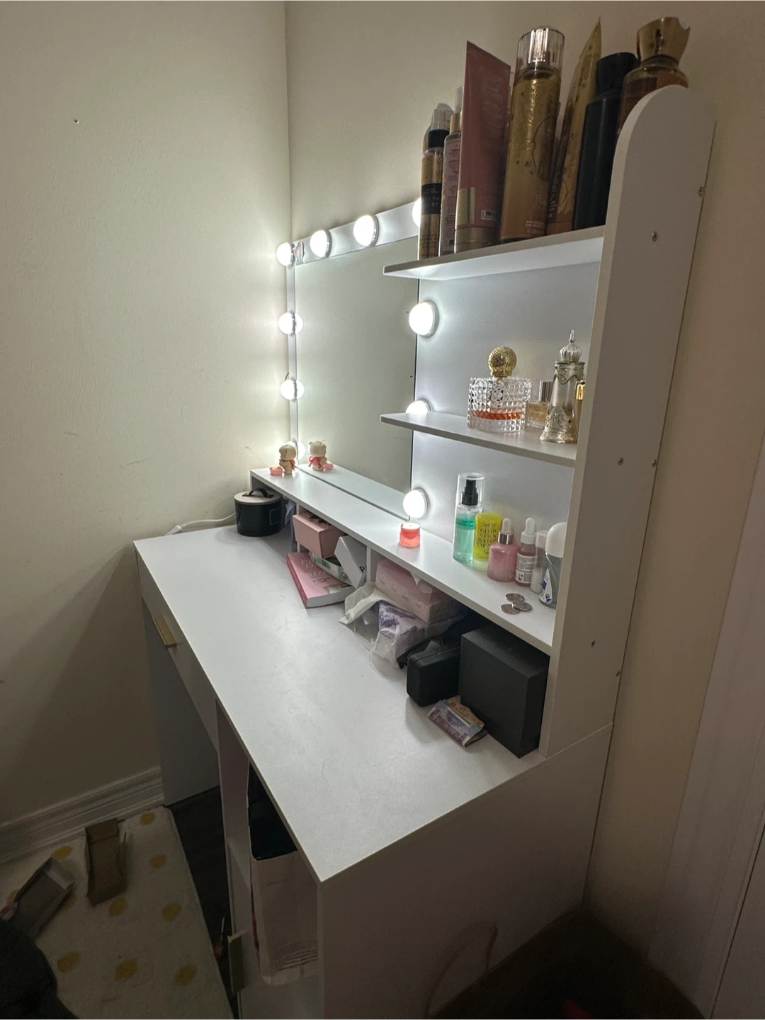 Like-New Vanity with LED Mirror & Storage