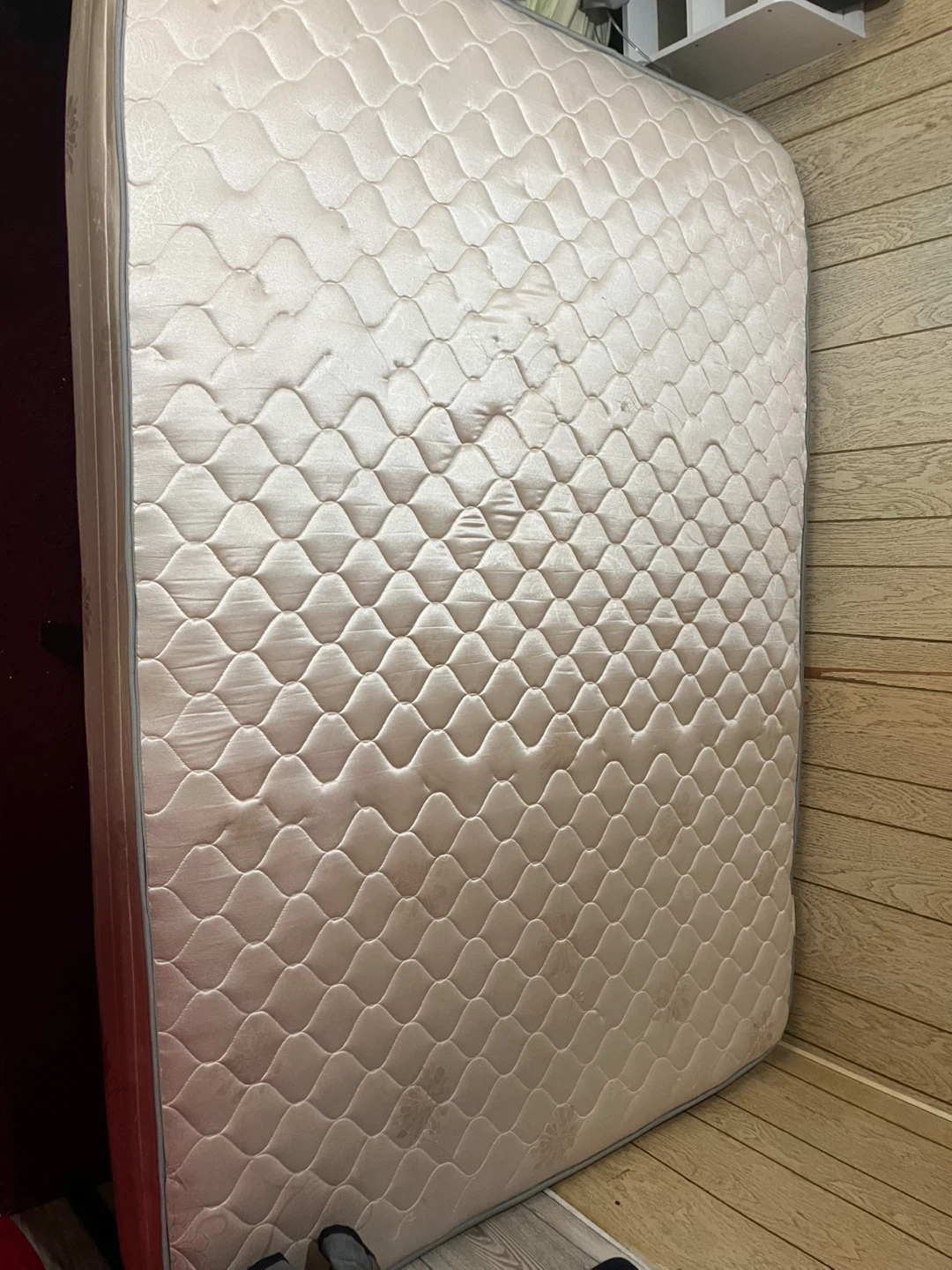 Bed frame and mattress - photo 2