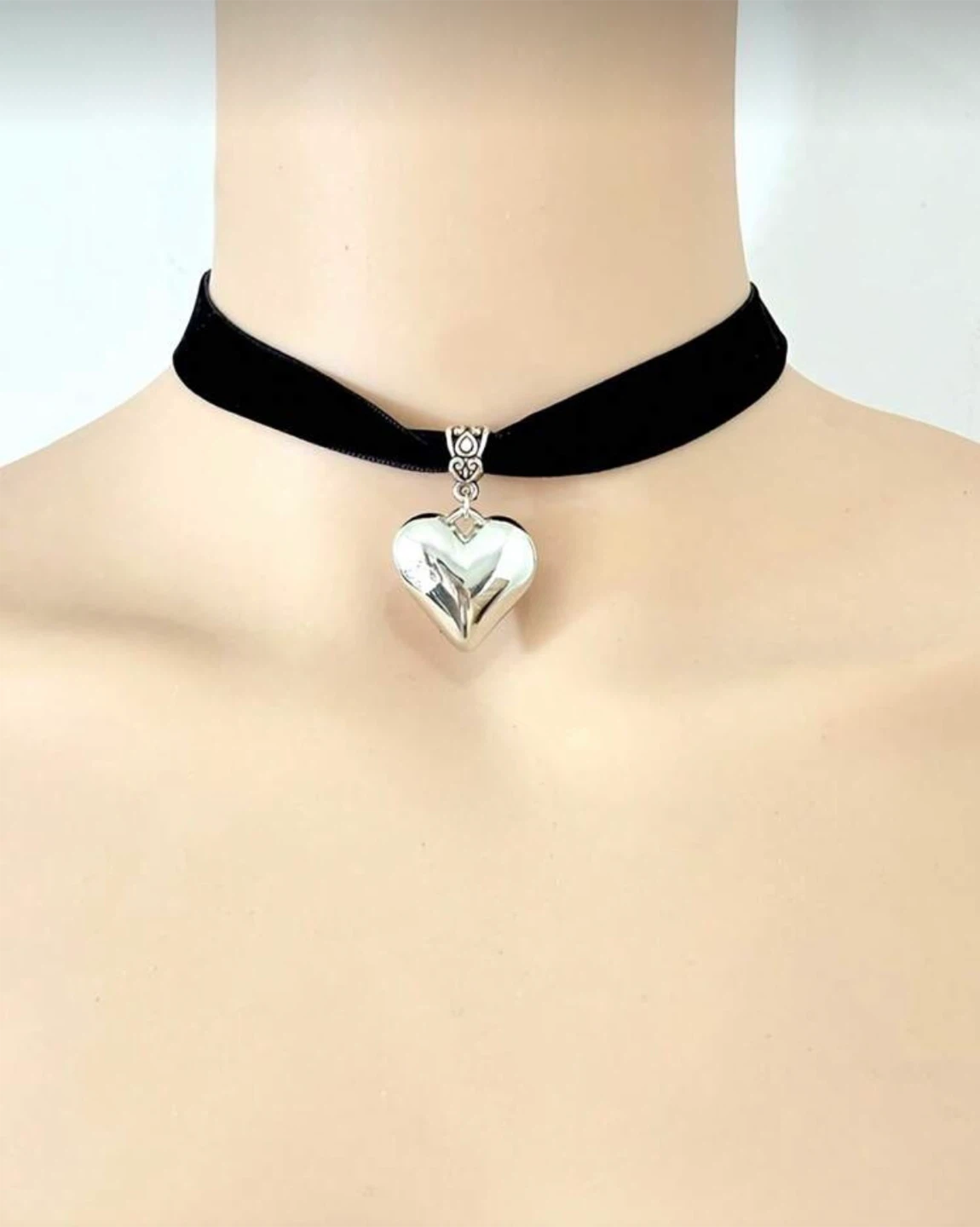 Black Velvet Heart Pendant Choker