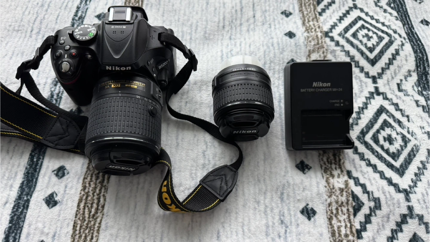 📸 Nikon D5200 DSLR Camera + 2 Lenses + Memory Card - photo 3