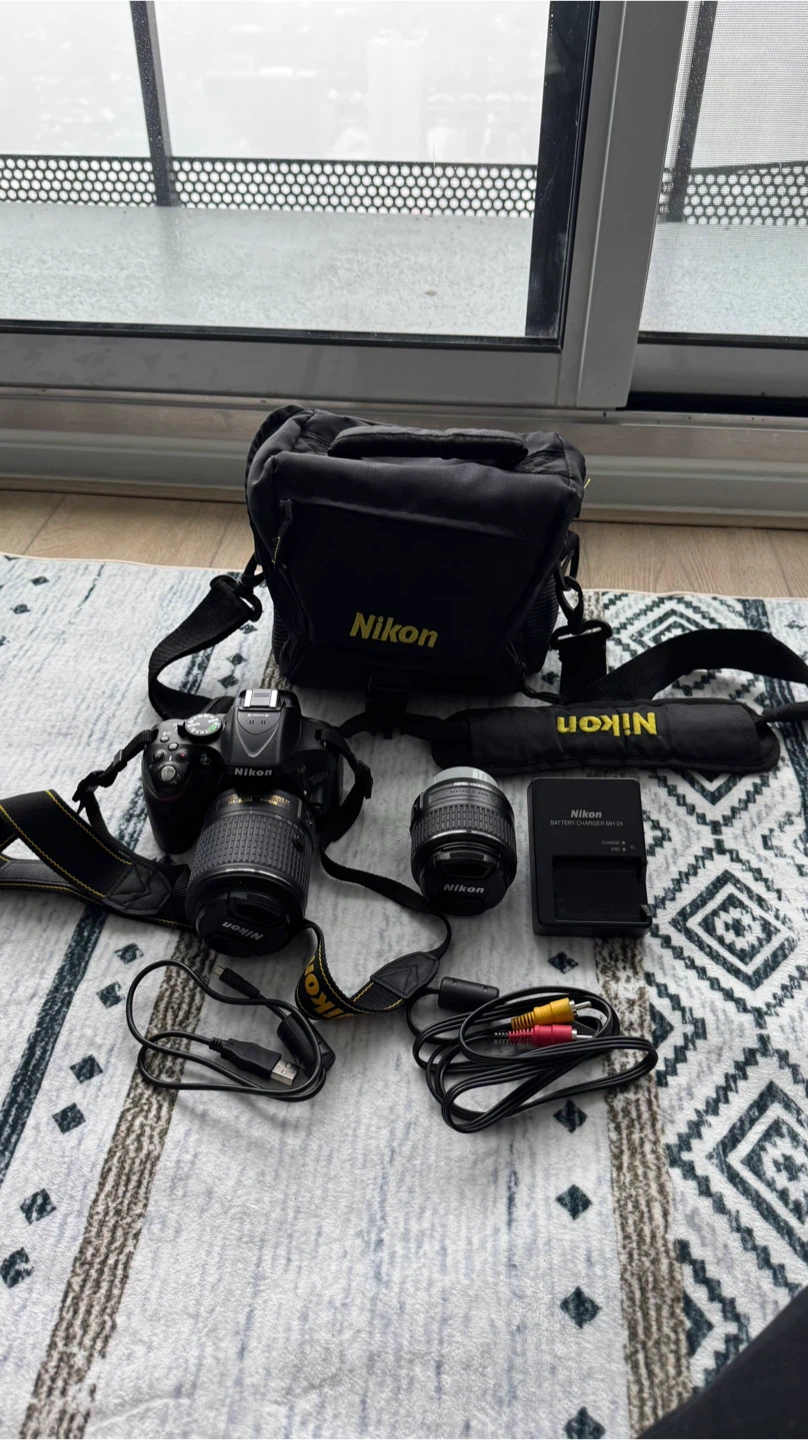 📸 Nikon D5200 DSLR Camera + 2 Lenses + Memory Card - photo 2