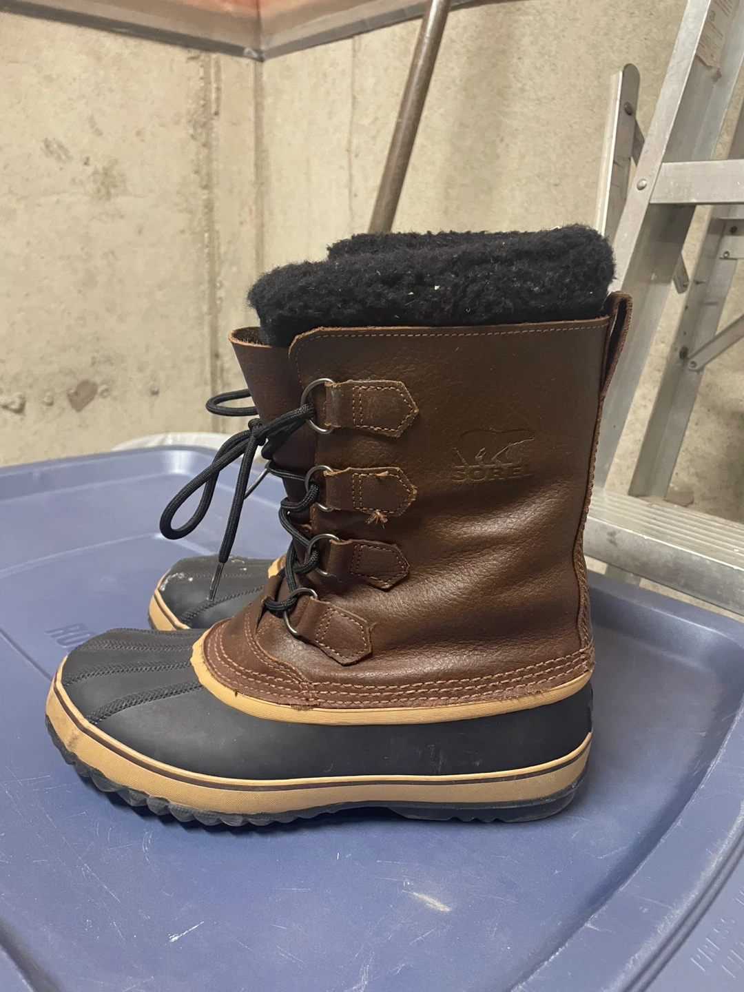 Sorel Men's Caribou Boots - Size 9