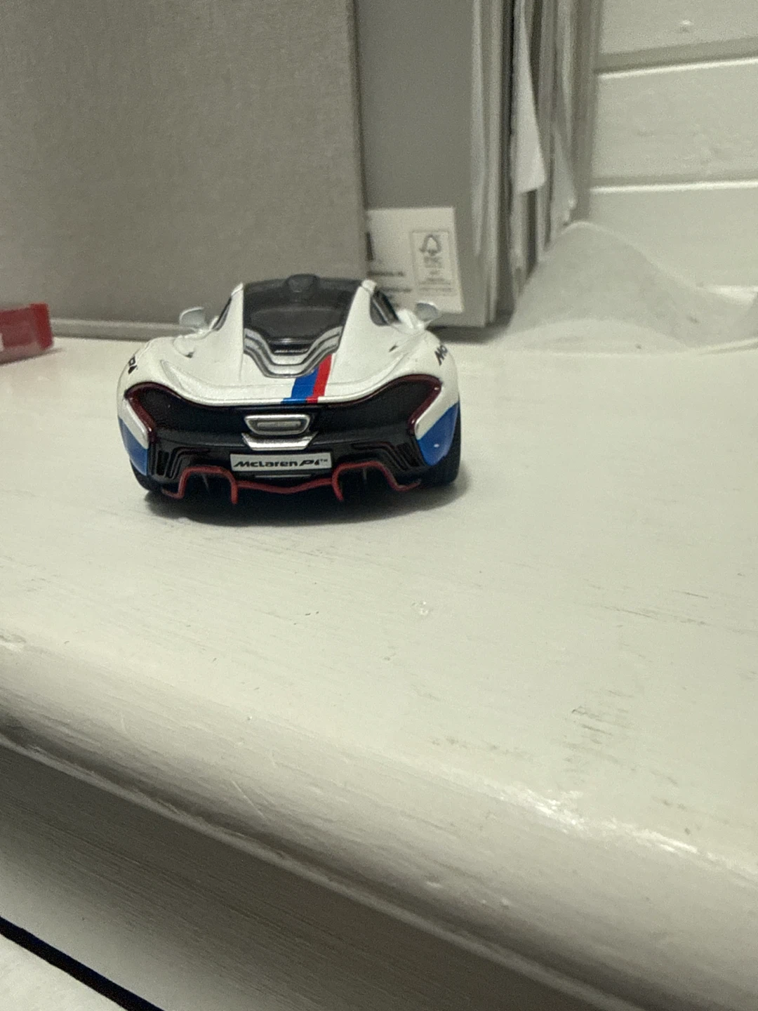 McLaren P1 White Diecast Model Car - photo 3