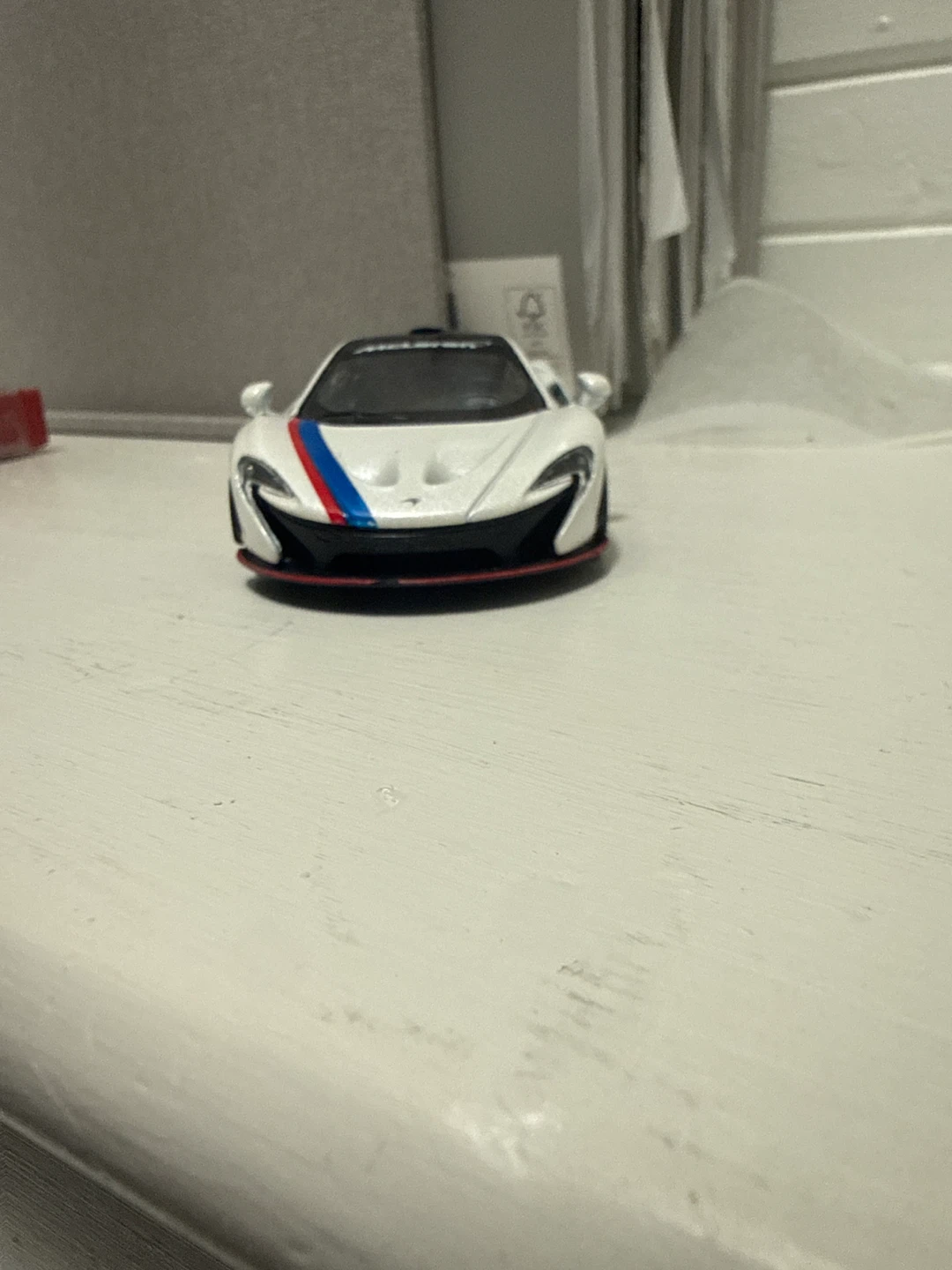McLaren P1 White Diecast Model Car - photo 5