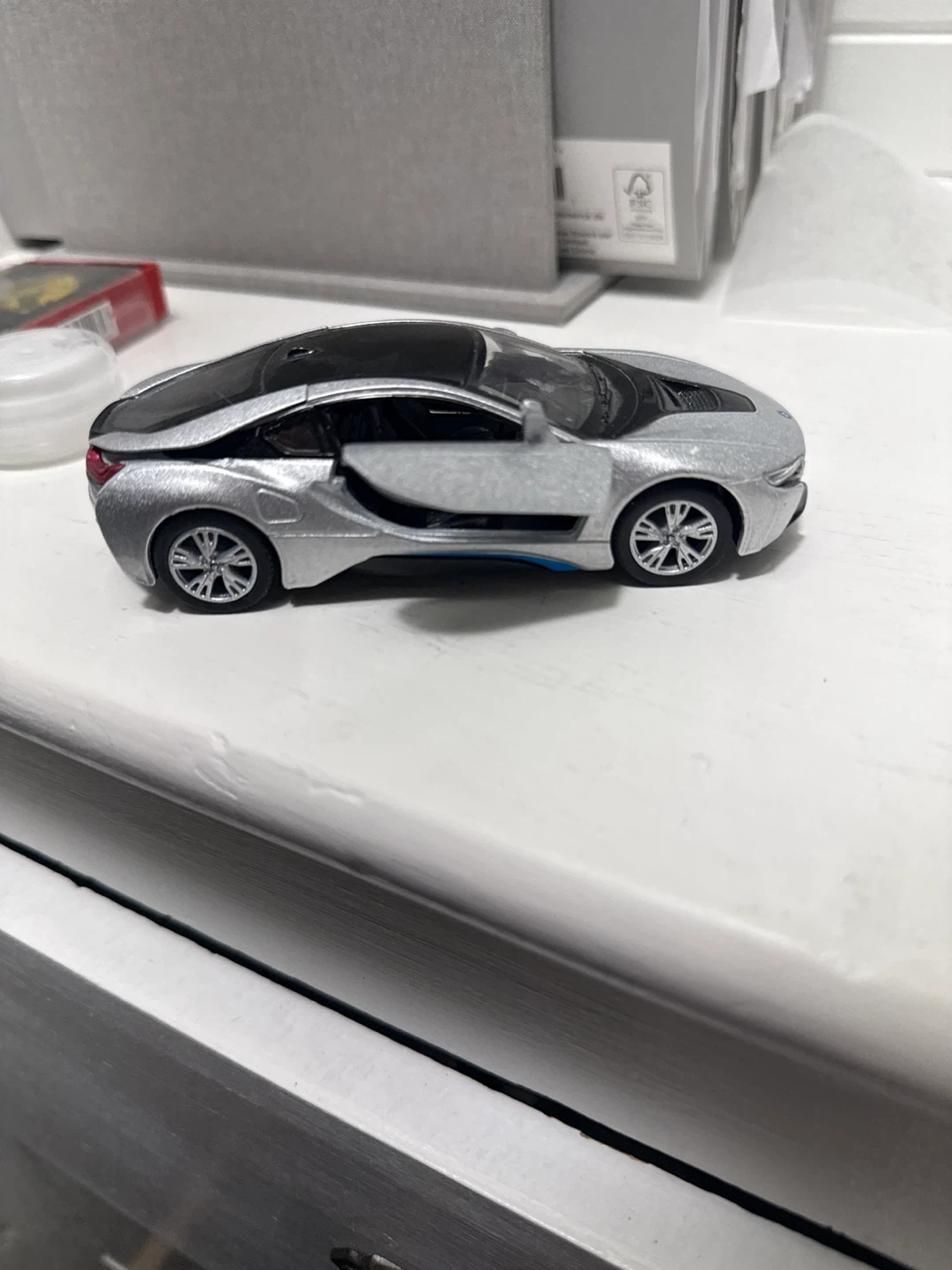 BMW i8 Silver Diecast Model Car - photo 4