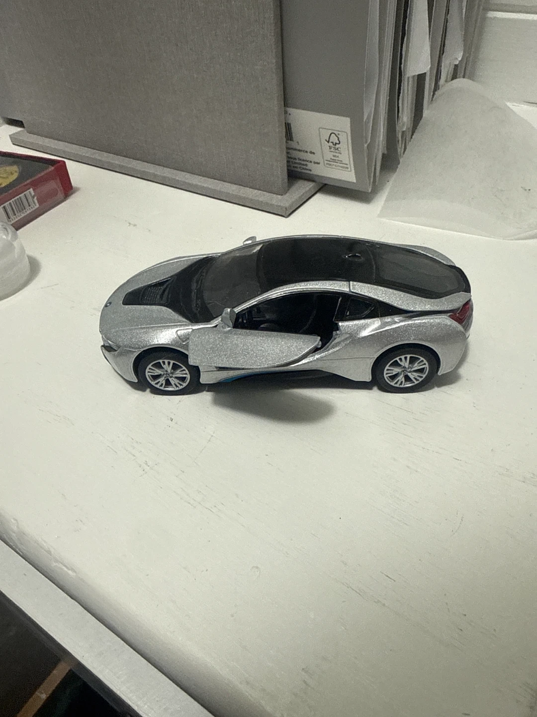 BMW i8 Silver Diecast Model Car - photo 2