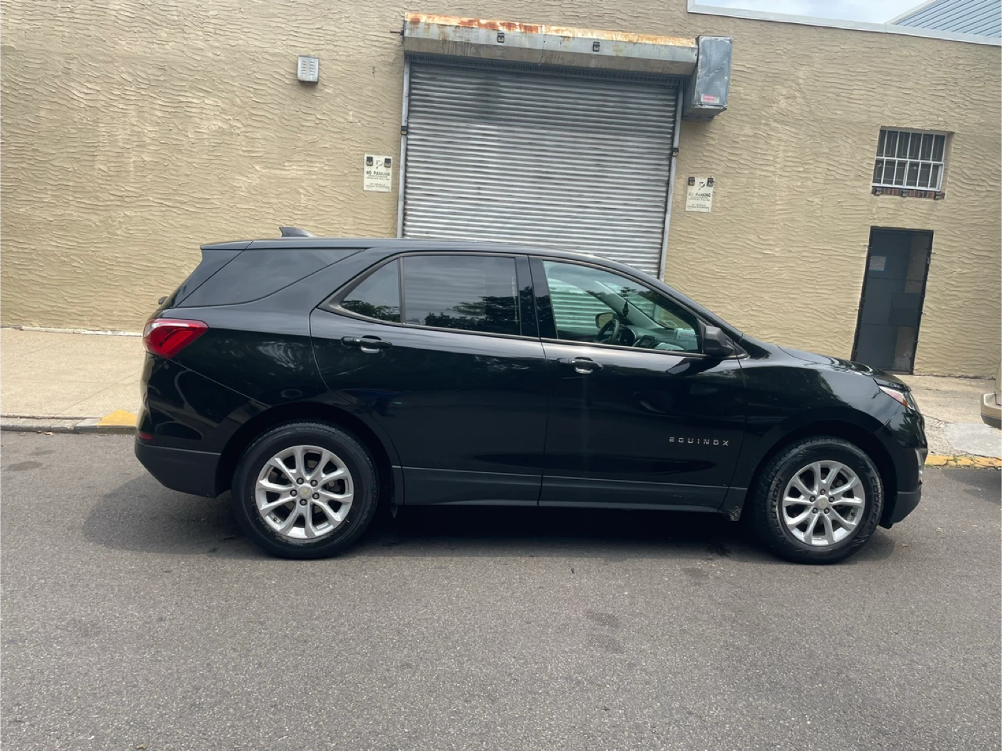 2019 Black Chevy Equinox SUV - photo 3