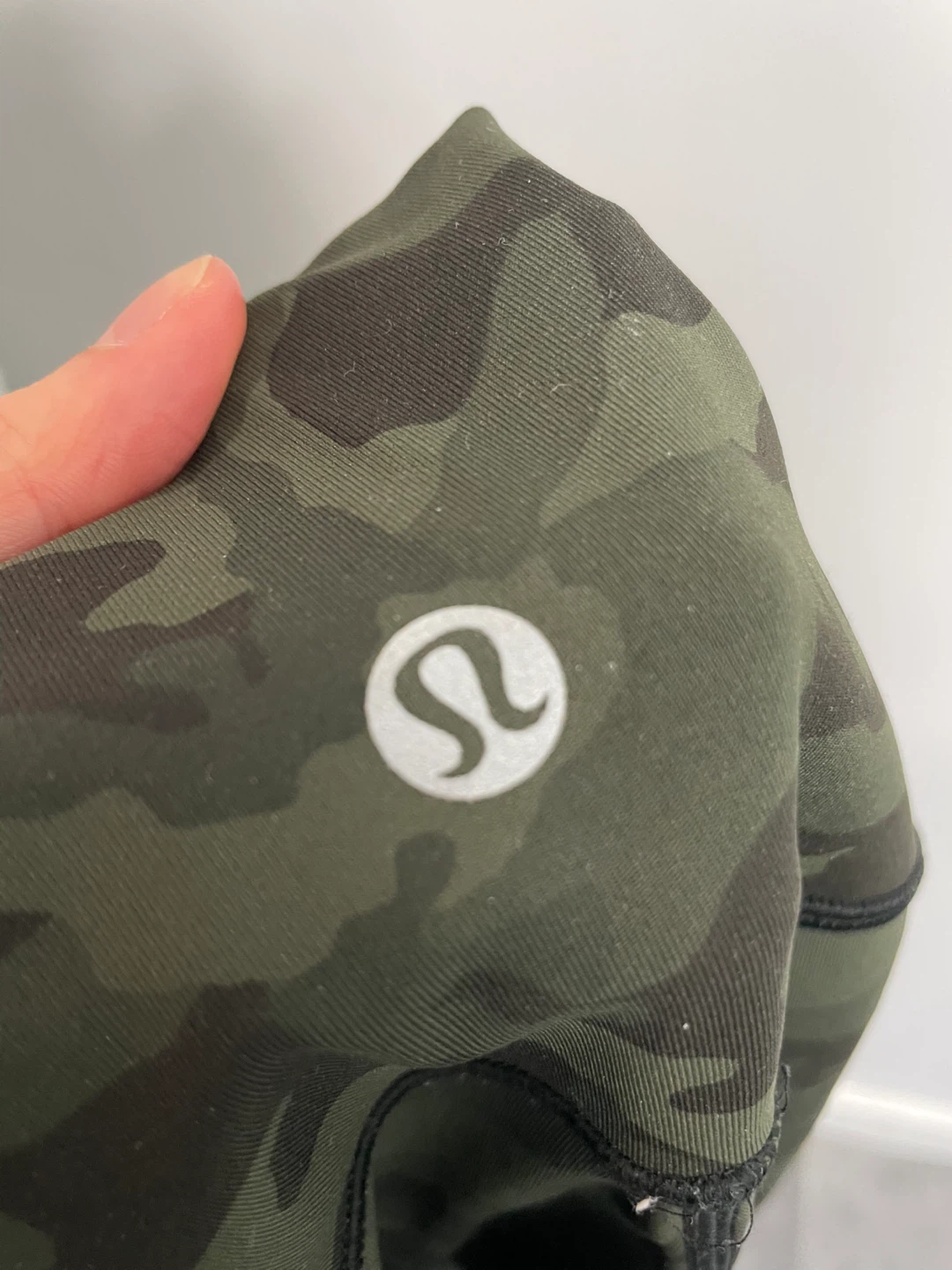 Lululemon Camo Leggings - size 4/6 - photo 3
