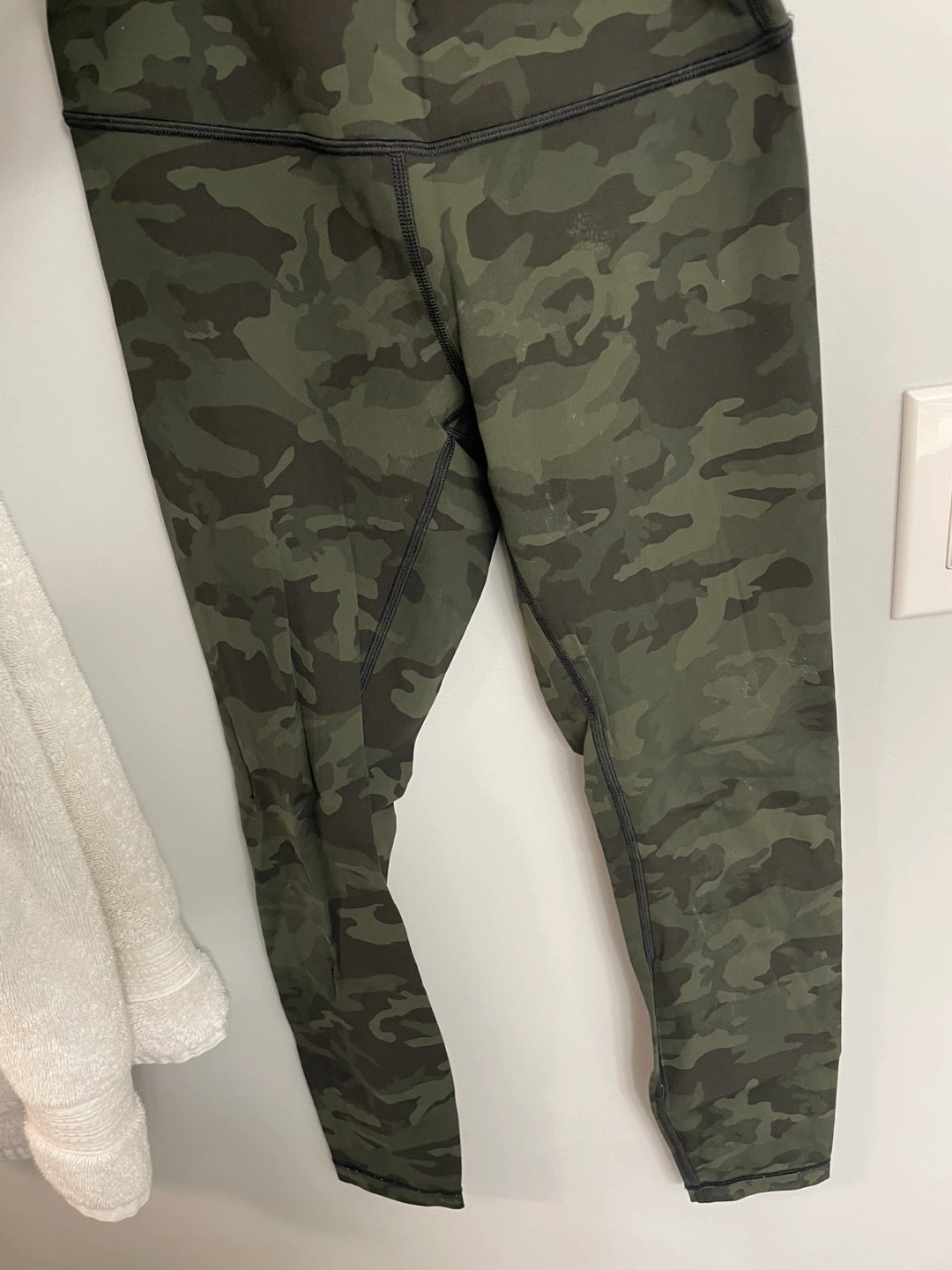 Lululemon Camo Leggings - size 4/6 - photo 2