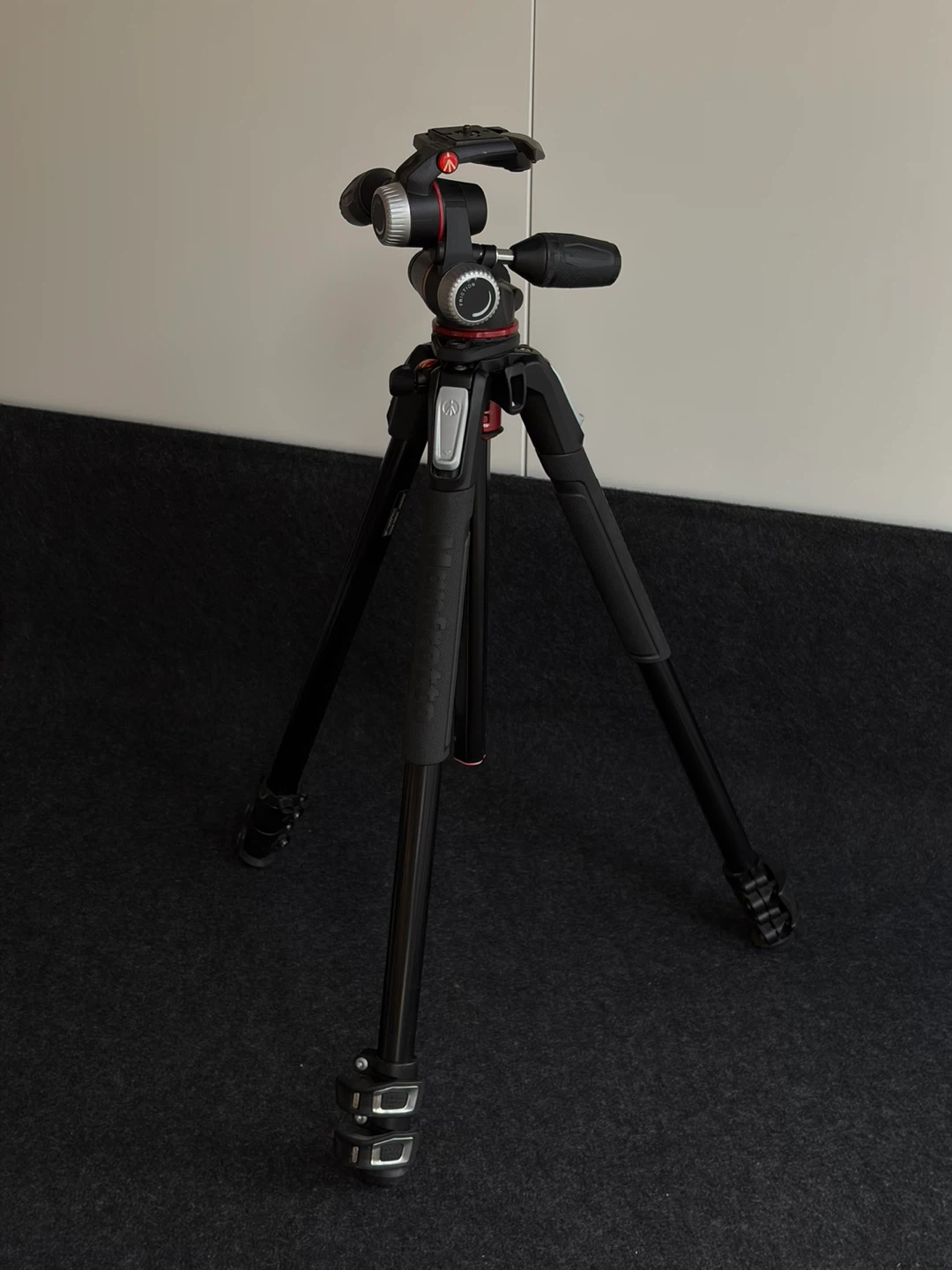 Manfrotto MT190XPRO3 Aluminum 3-Section Tripod