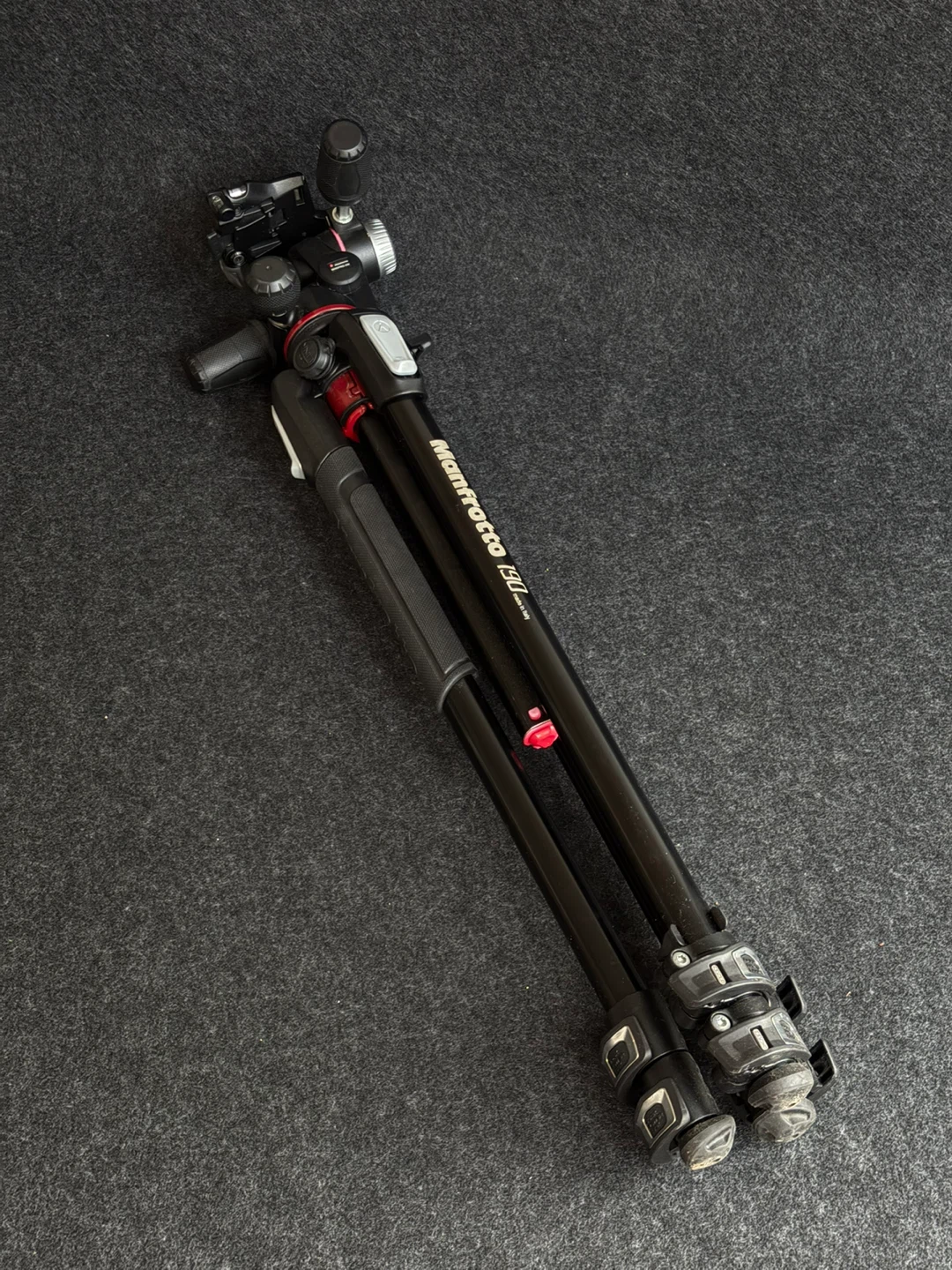 Manfrotto MT190XPRO3 Aluminum 3-Section Tripod - photo 2