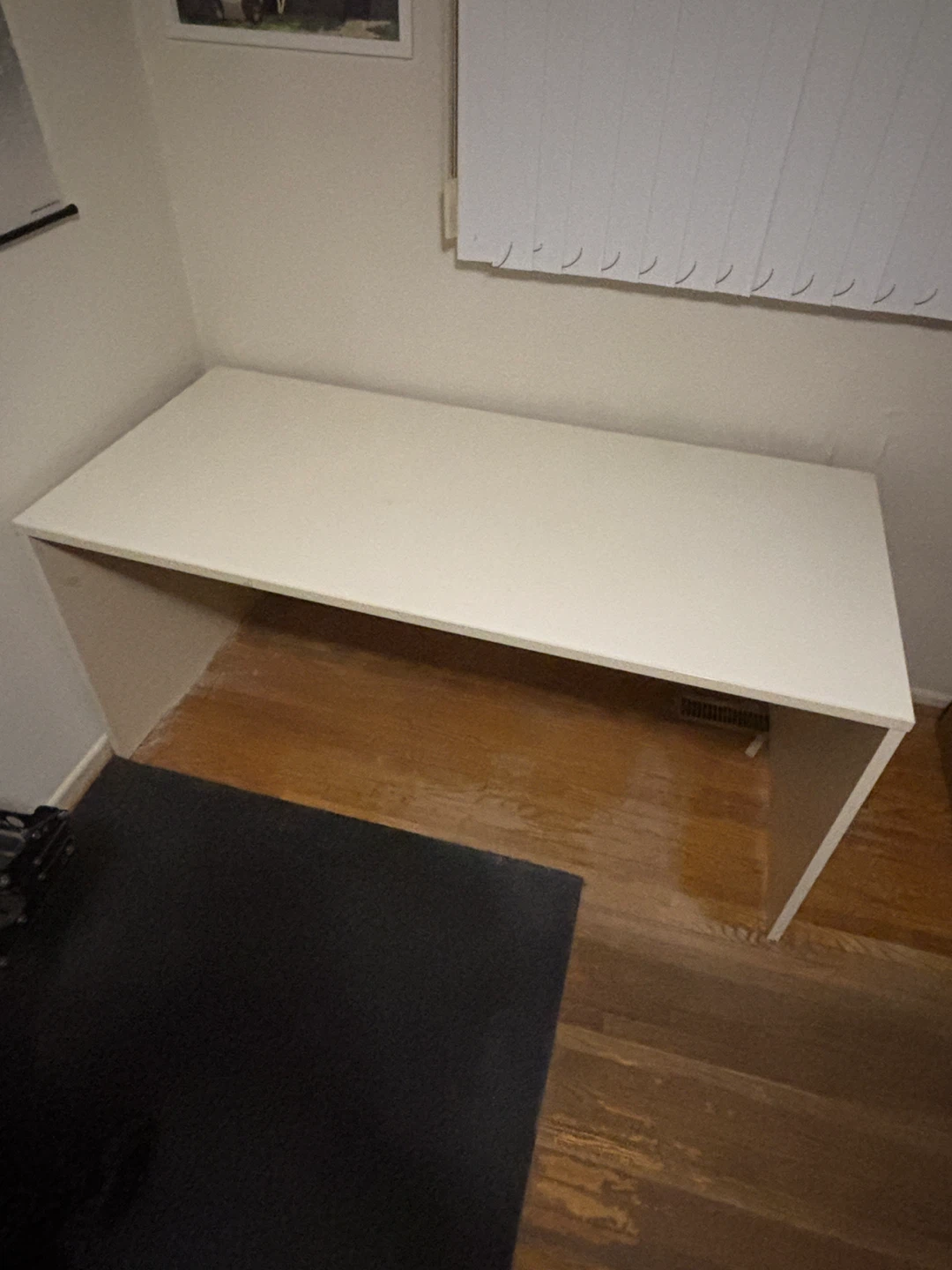 Free White Desk 🧡
