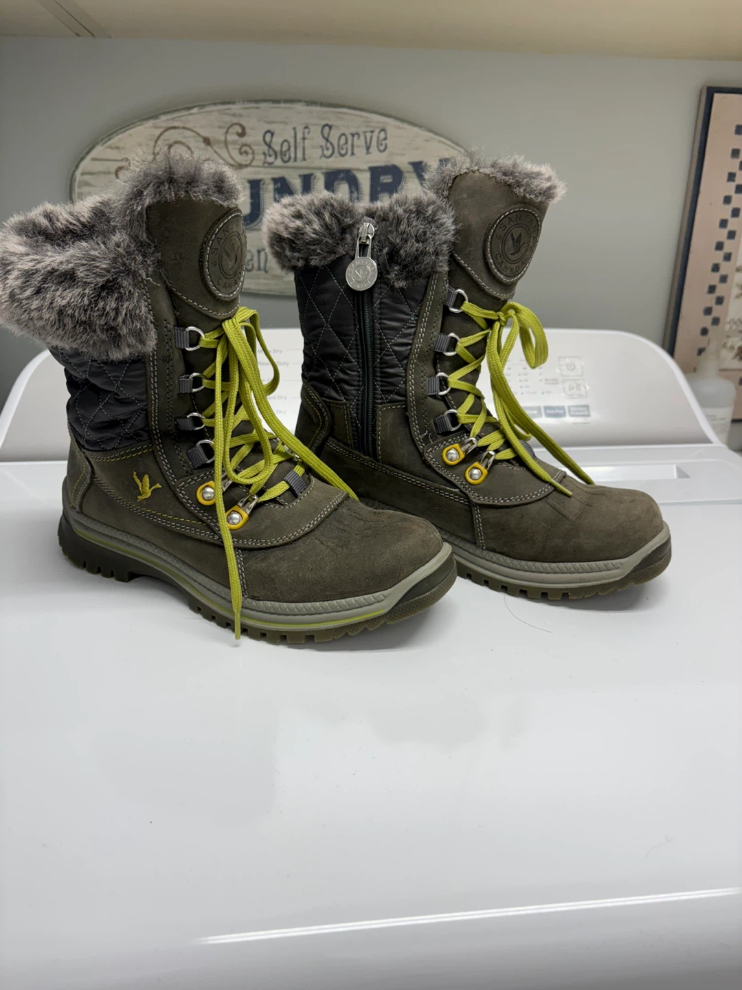 Santana Canada Women's Boots, Size 8