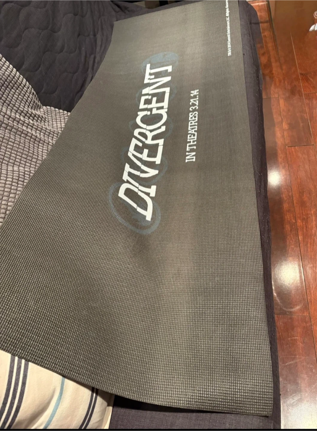 Divergent Yoga Mat - New in Packaging! - photo 3