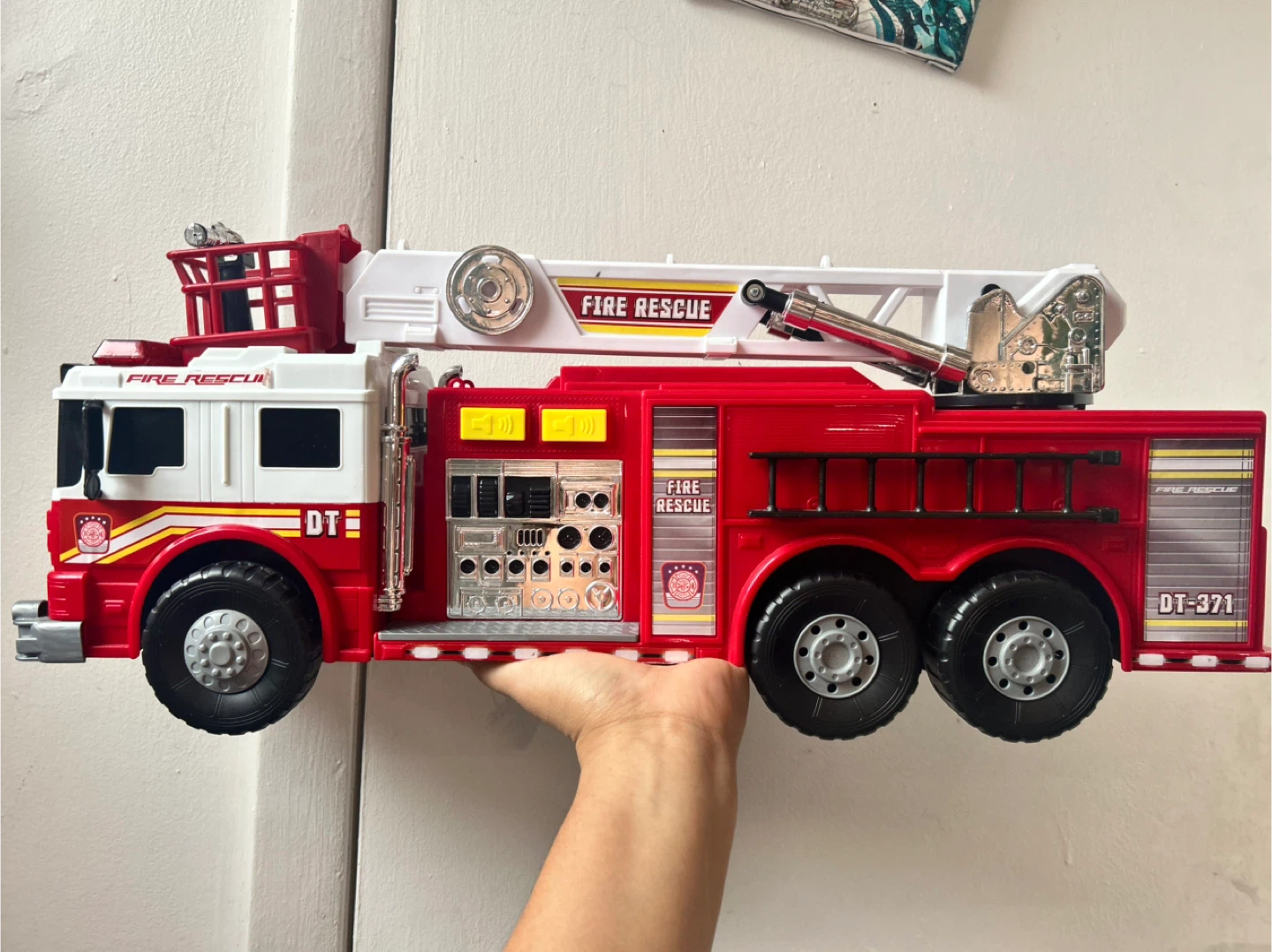 Large fire trucks makes sounds