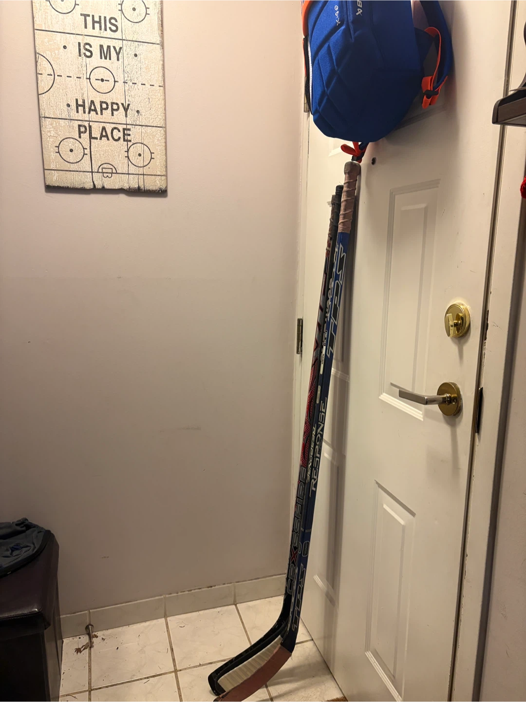 FREE Used Hockey Sticks 🧡 - photo 2