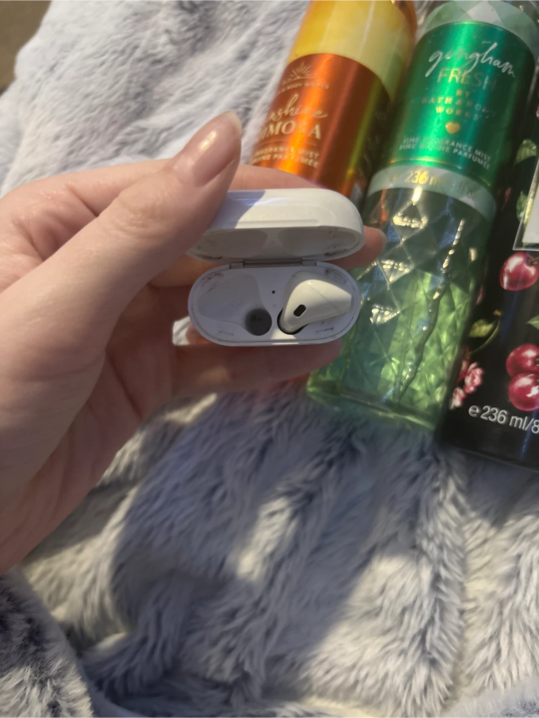 Apple AirPods 🧡