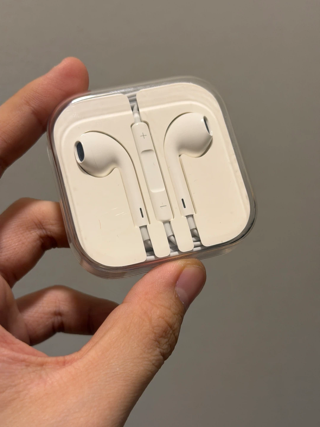 Apple EarPods with 3.5mm Headphone Plug - White