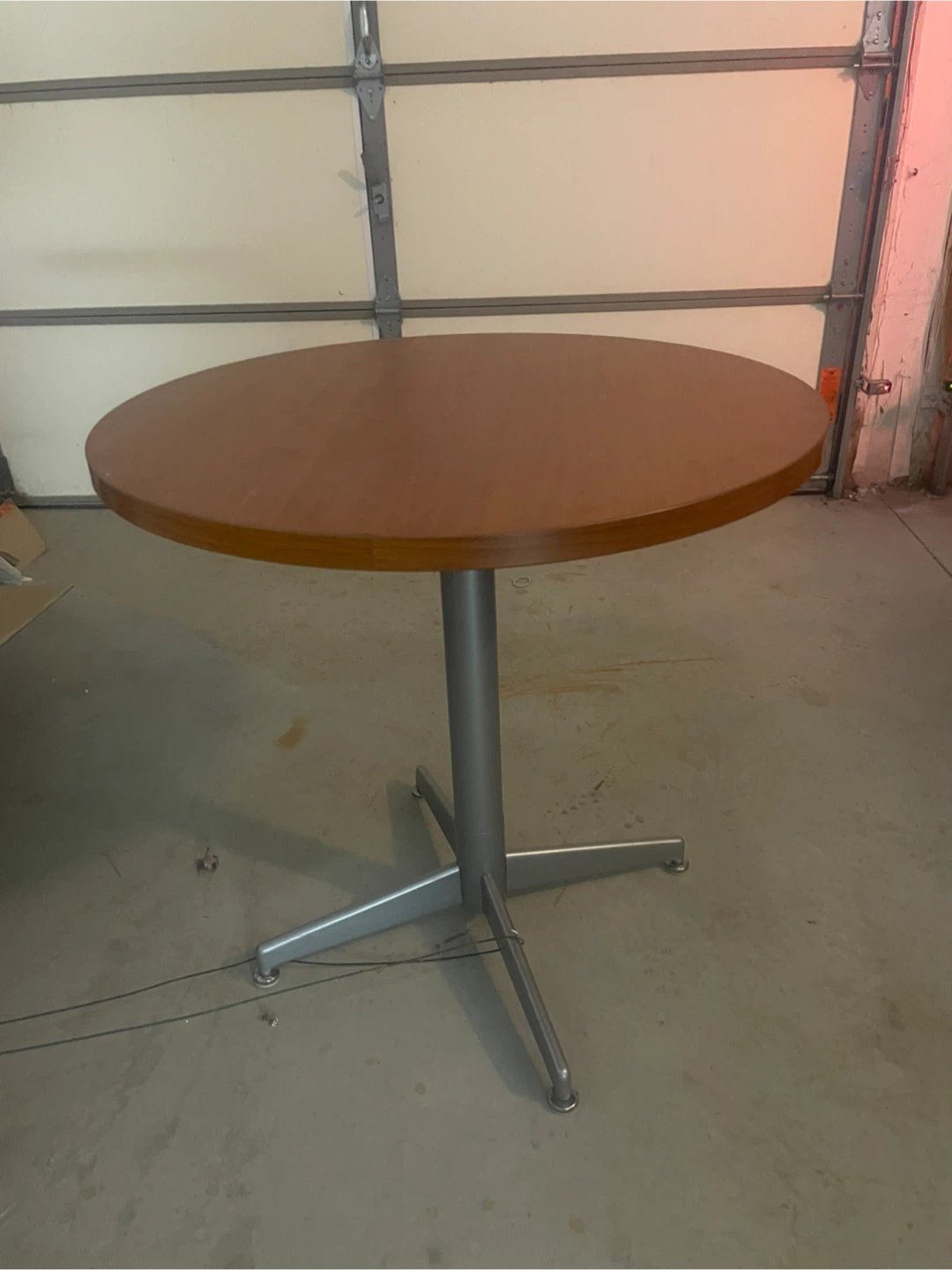 ❤️ 🆓 Round Wooden Table with Metal Base