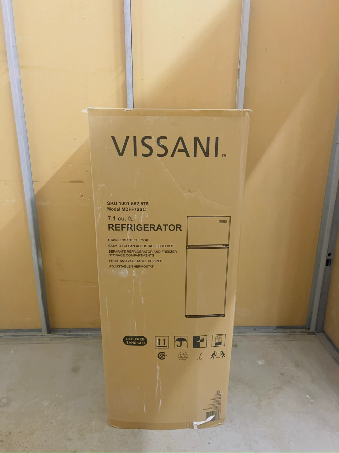 Vissani 7.1 cu. ft. Refrigerator - Like New!