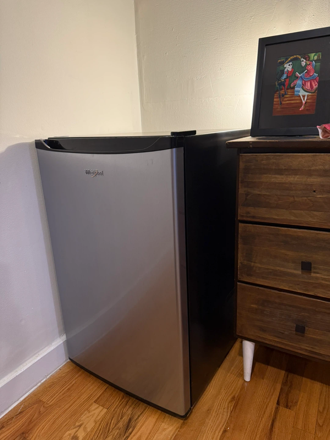 Whirlpool mini fridge with freezer