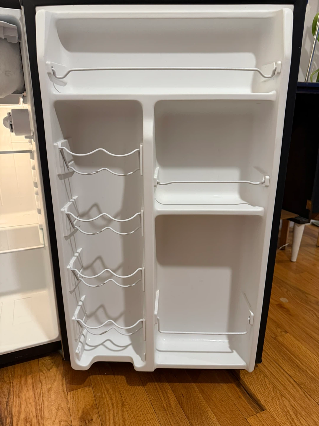 Whirlpool mini fridge with freezer - photo 4